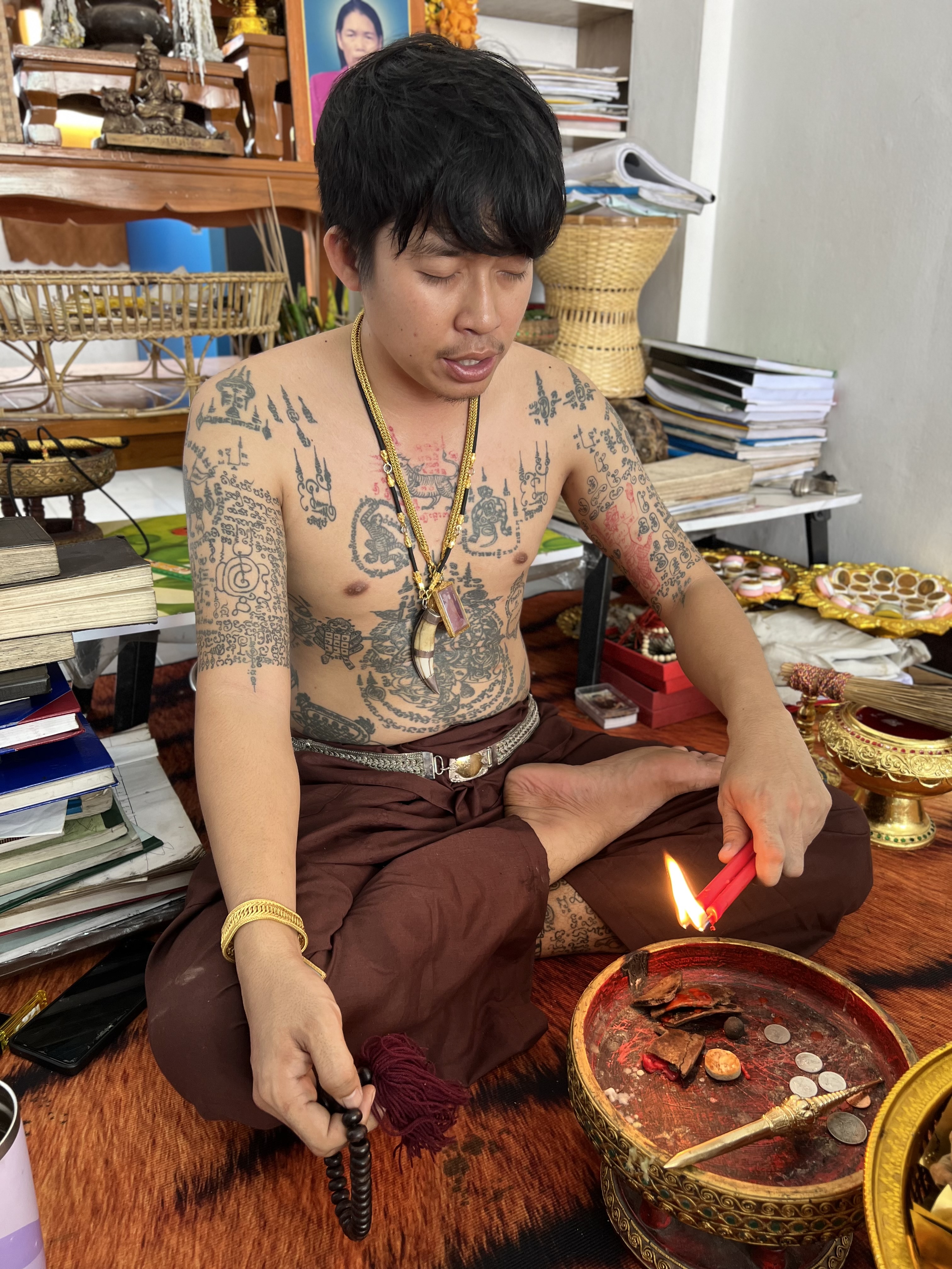 20/07/2566 มาเอามวลสารและจารแผ่นตะกรุดทำงั่งอยุธยา อาจารย์เวียง ขุนแผน