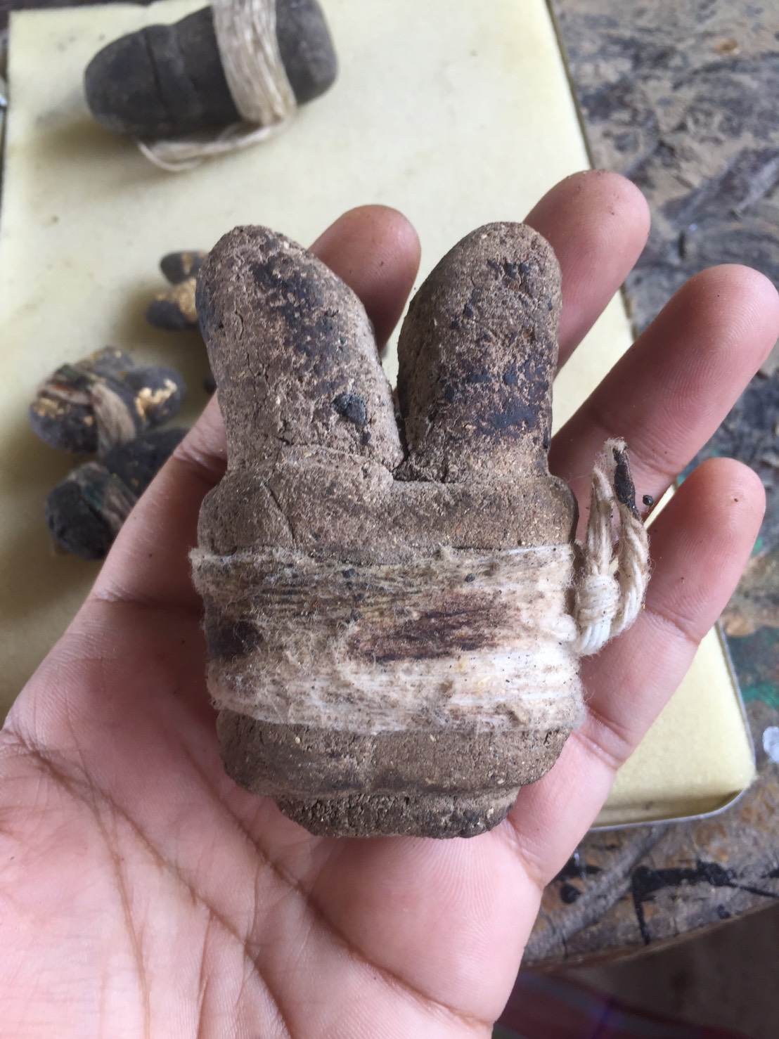 อิ้นมหาเสน่ห์พันด้วยด้ายอาถรรพ์ ตนครู อาจารย์เปล่ง บุญยืน