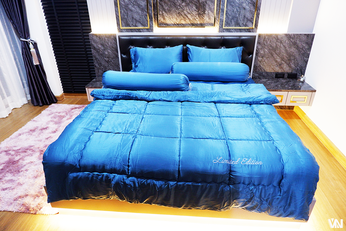 ชุดนวมเช็ตผ้านวมใยไหมซาติน 6 ฟุต ( 6 ชุดคละสี )