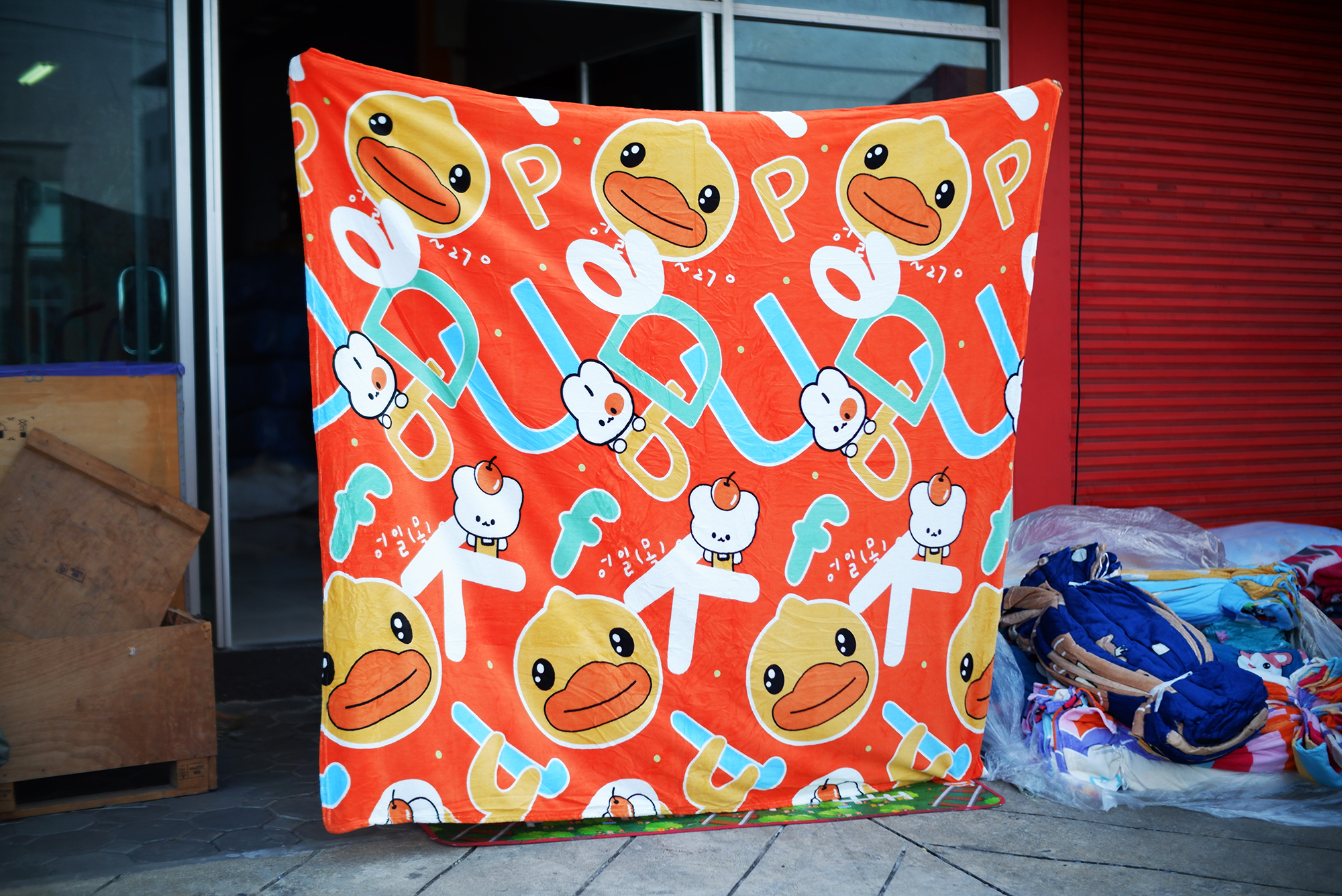 ผ้าห่มนาโน 6 ฟุตลายการ์ตูนเย็บขอบธรรมดา (12ผืนคละลาย)