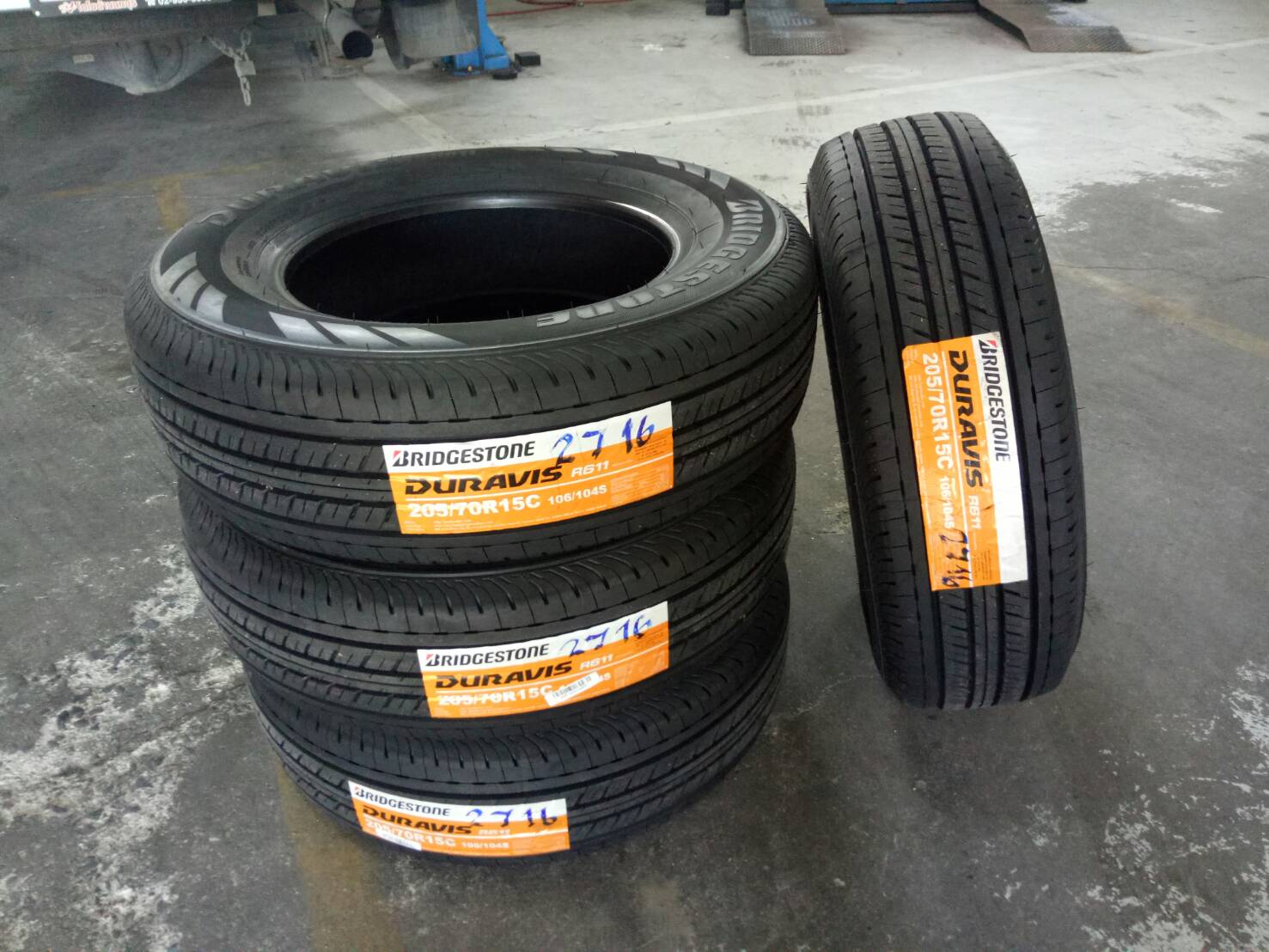 BRIDGESTONE R611 205/70R15