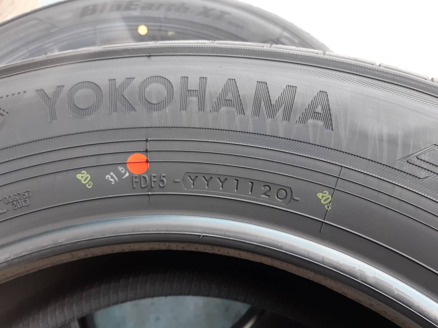 YOKOHAMA BluEarth-X AE61 225/65R17 ยางญี่ปุ่นปี20 ราคาพิเศษ