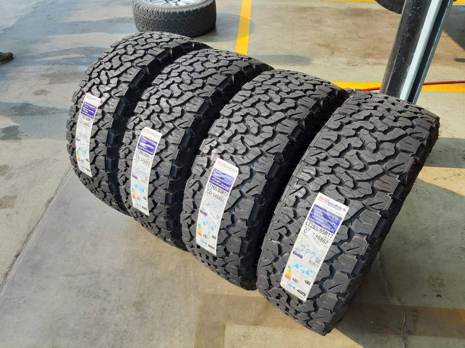 BFGoodrich All Terrain T/A KO2 265/65R17 ยางใหม่ปี21 ราคาพิเศษ