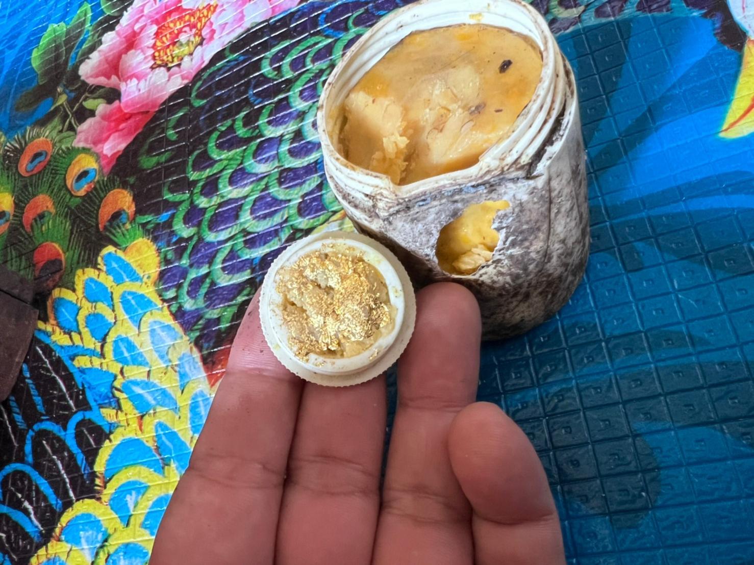 ⭕️ สีผึ้งมหาเสน่ห์ผสมน้ำมันพรายยุคต้น พบในย่าม หลวงปู่ชื่น วัดตาอี