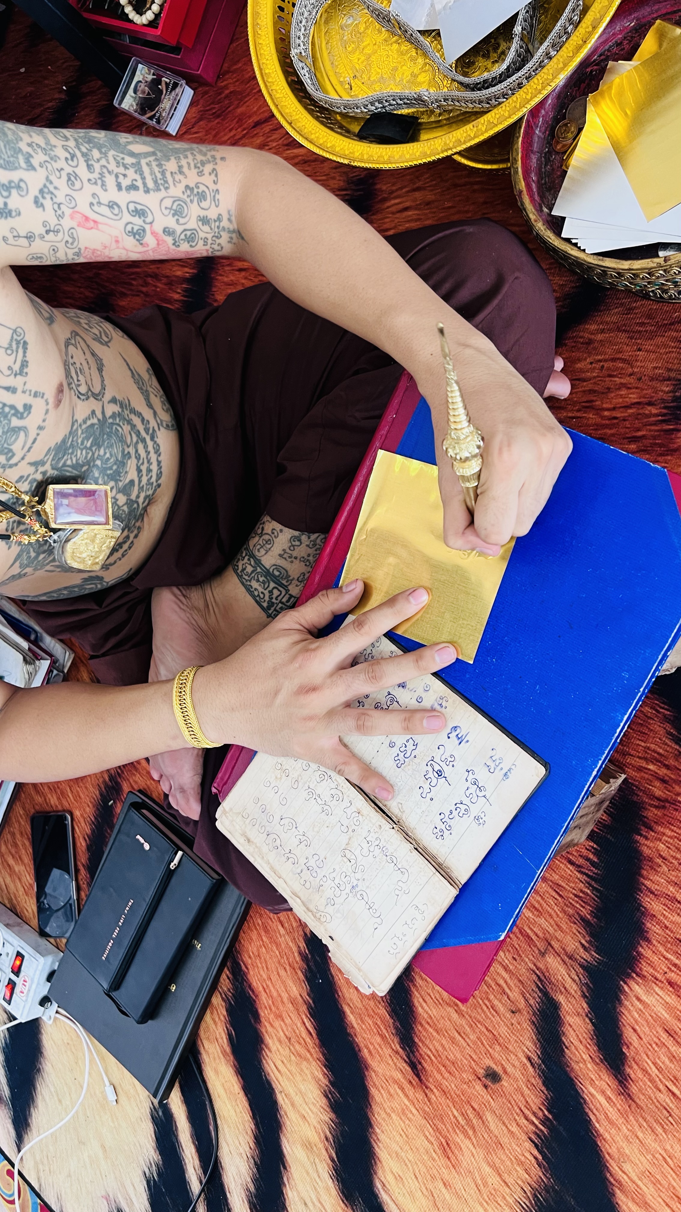 20/07/2566 มาเอามวลสารและจารแผ่นตะกรุดทำงั่งอยุธยา อาจารย์เวียง ขุนแผน