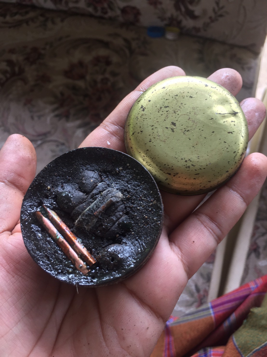 หัวเชื้อสีผึ้งพรายแม่น้ำฝน ตลับครู อาจารย์เปล่งบุญยืน