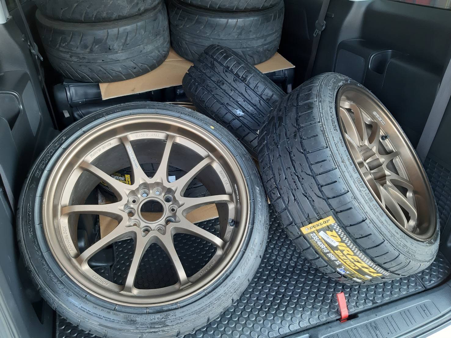 DUNLOP DZ102 235/40R18 ยางใหม่ปี19 ลดราคาพิเศษ