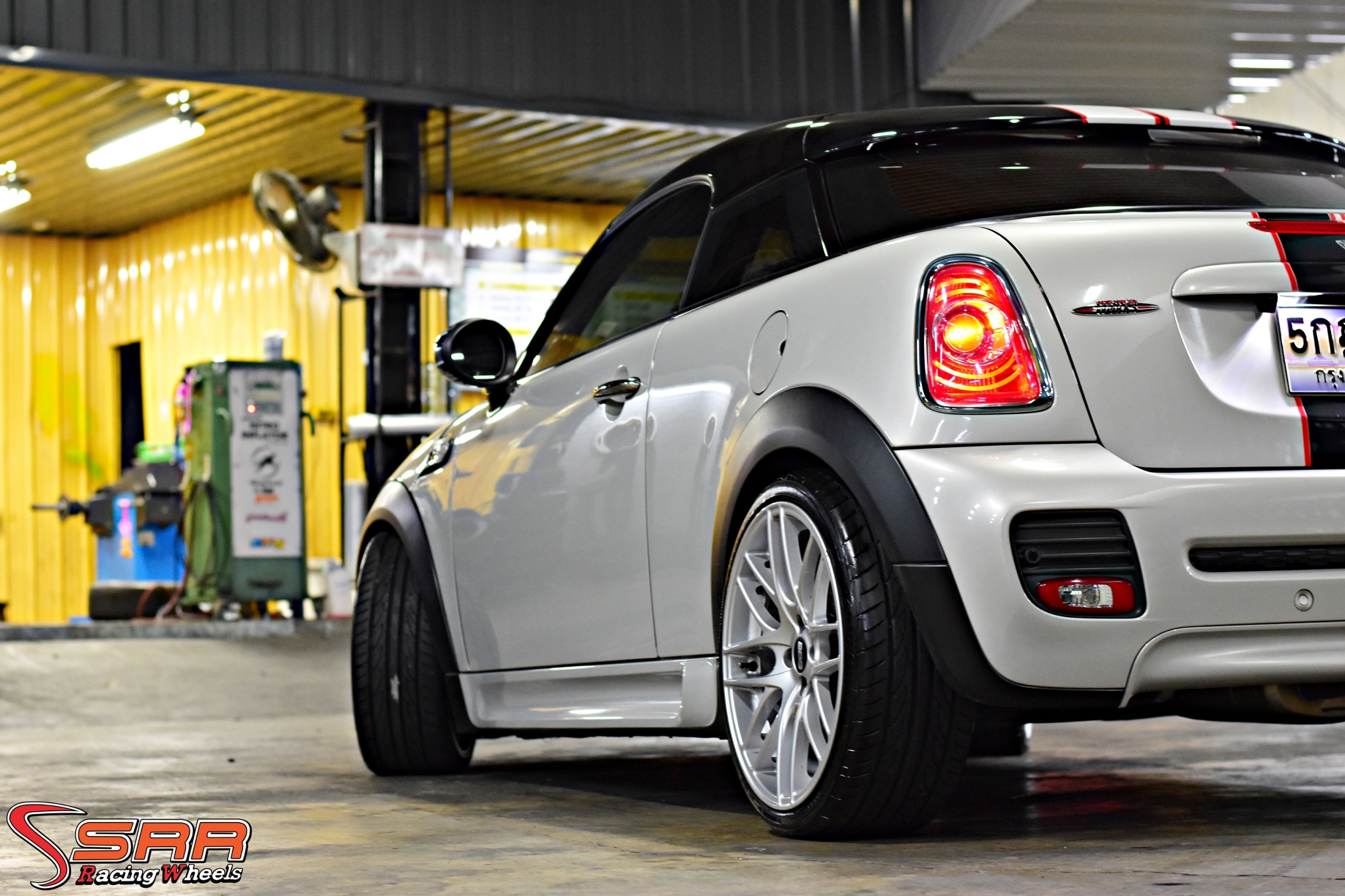 YOKOHAMA ADVAN FLEVA V701 215/35R18 ยางญี่ปุ่น ปี19 ราคาพิเศษ