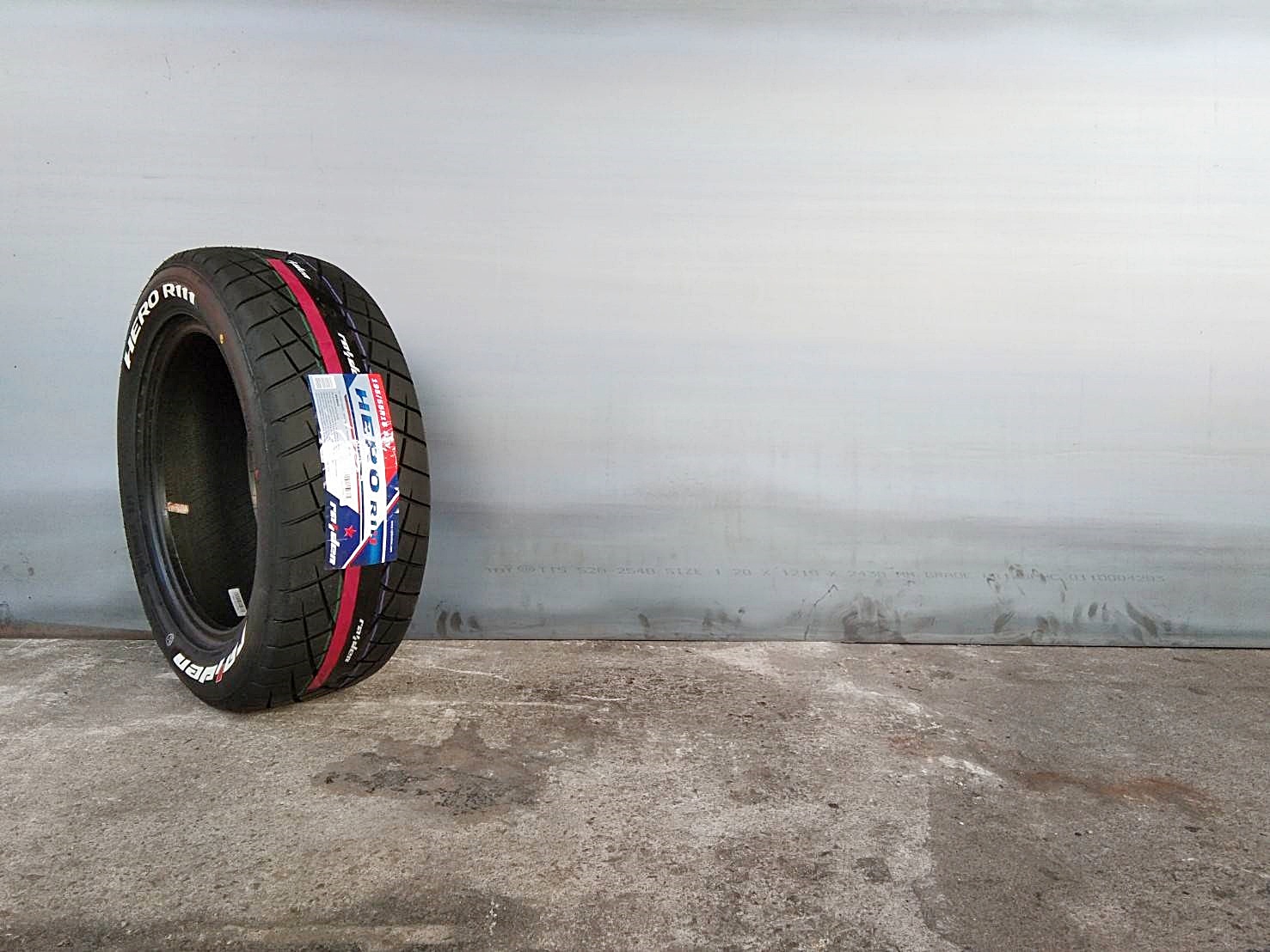 HERO R111 195/55R15 ยางซิ่งขอบขาว ปี19