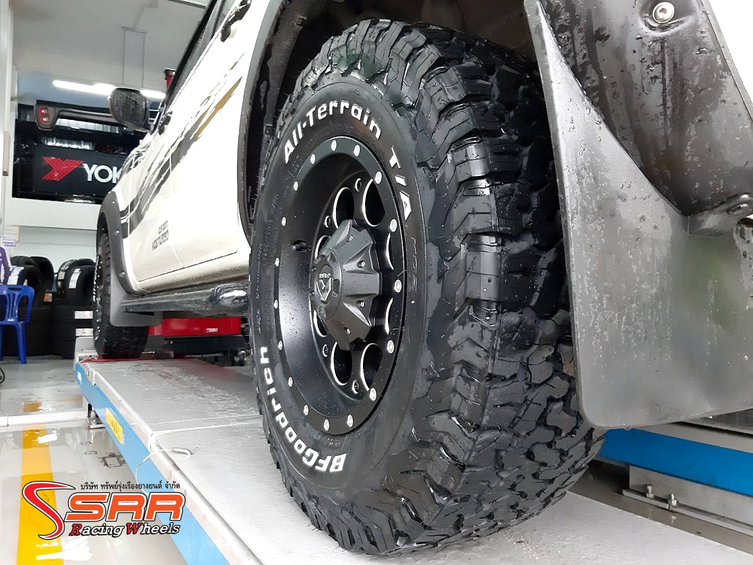 FUEL REVOLVER D525 16x8 ET+1 6x114.3 MATTE BLACK/MILLED