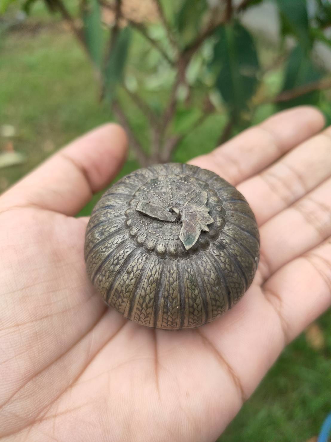 สีผึ้งลูกกรอก 100 ศพ (ตลับครู) อาจารย์เสือ สำนักคนเลี้ยงผี