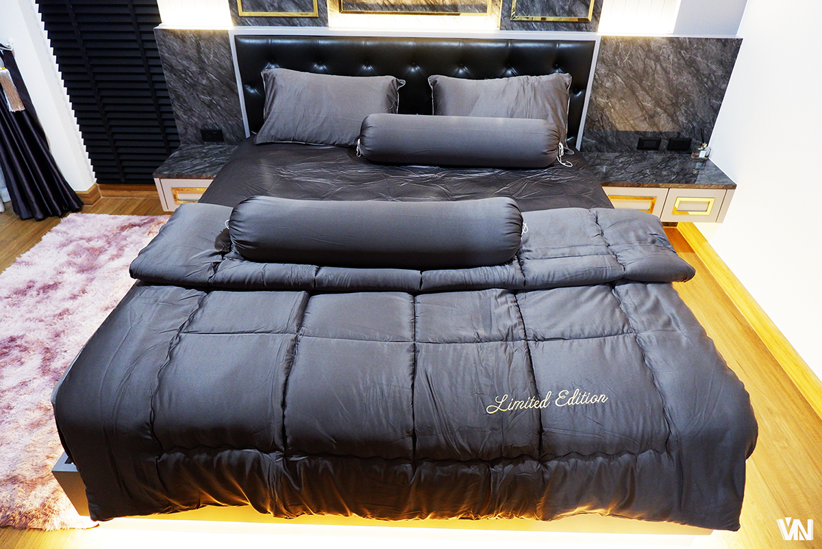 ชุดนวมเช็ตผ้านวมใยไหมซาติน 6 ฟุต ( 6 ชุดคละสี )