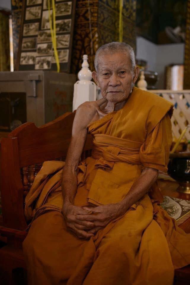 ปรอทกรอรุ่น ๑ รุ่น ดวงเศรษฐี” ครูบาบุญตั๋น เตชธฺมโมวัดย่าพาย