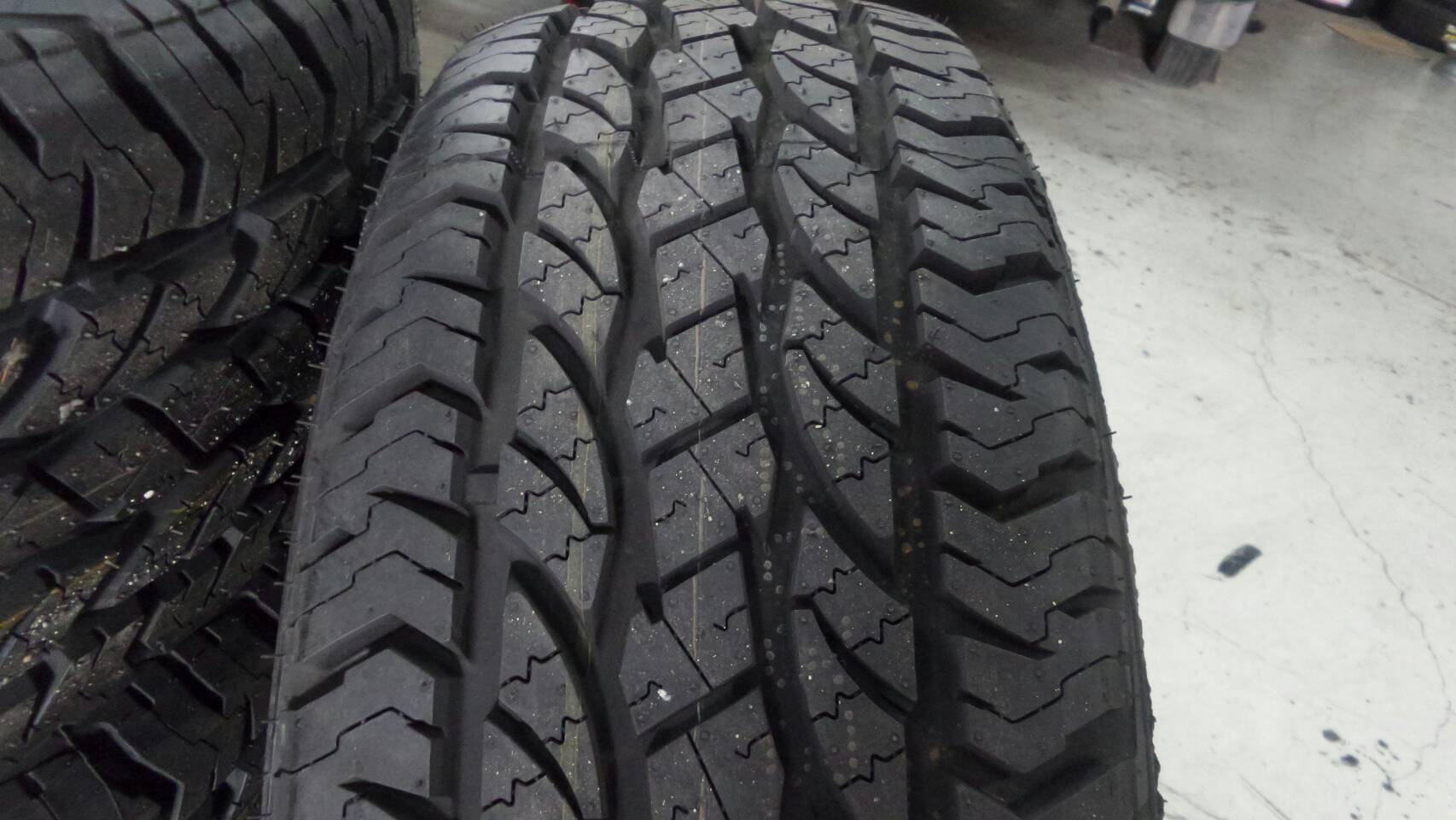 GT RADIAL AT PLUS 235/70R15