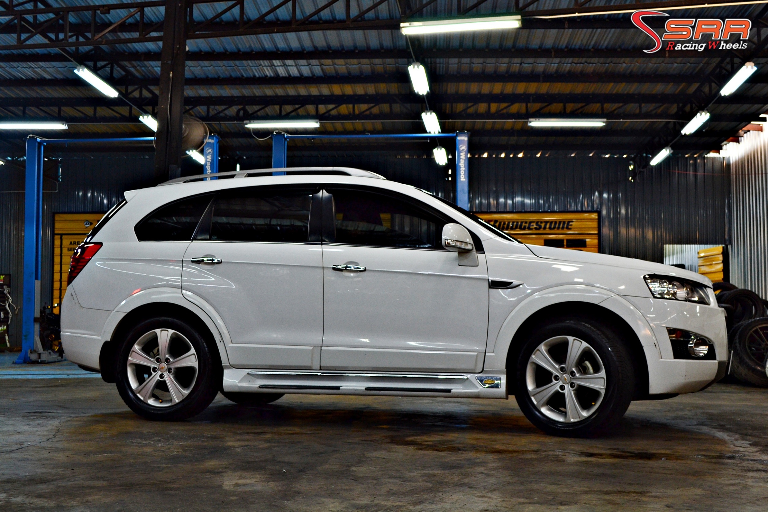 YOKOHAMA PARADA 235/55R19