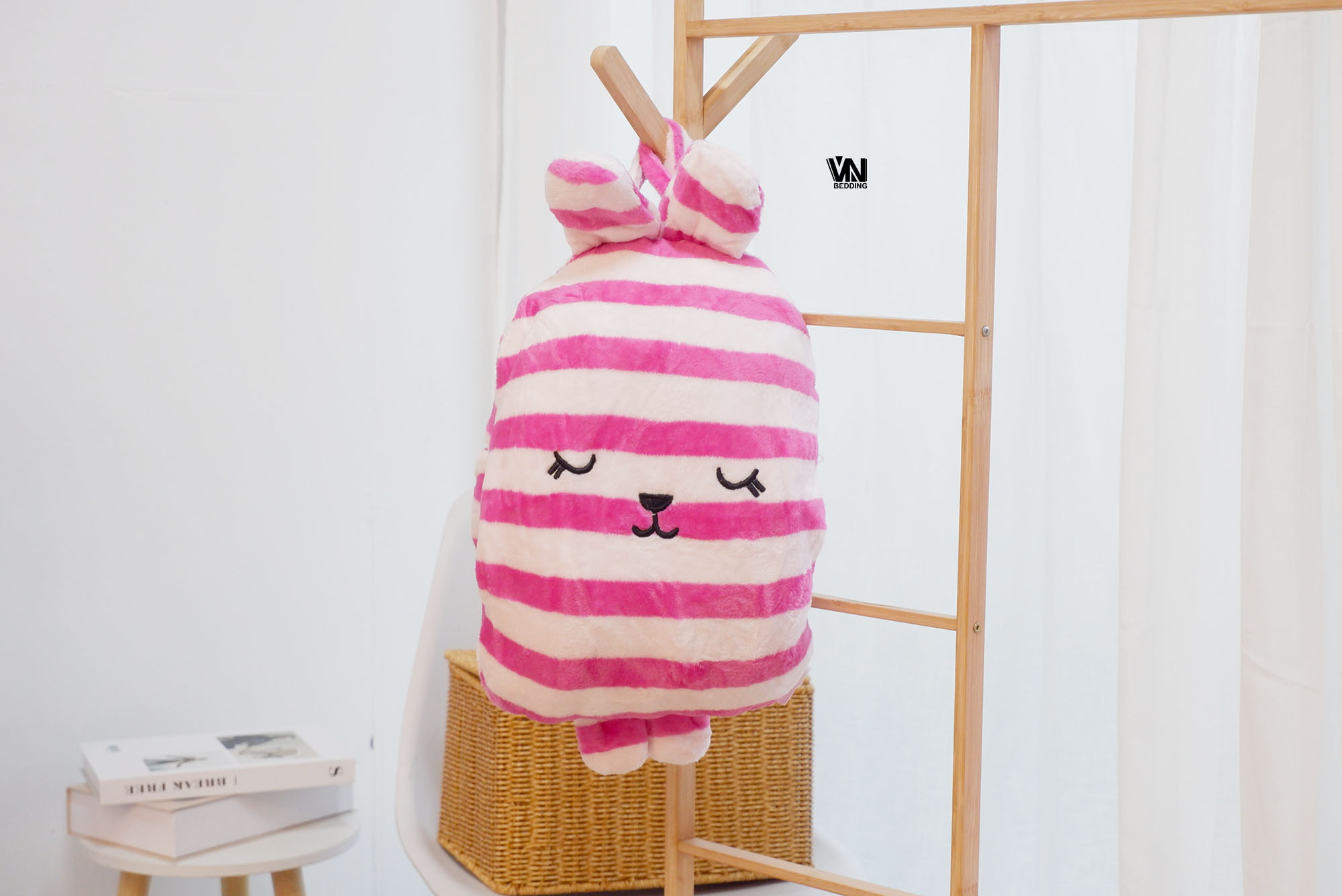 หมอนผ้าห่ม คราฟ Craftholic มีสายสะพาย ซุกมือได้ (10ตัวคละสี)