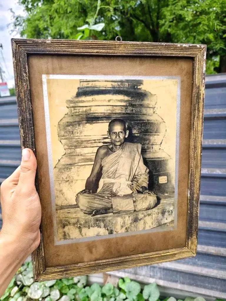 เหรียญกลมหันข้าง หลังจารลายมือหลวงพ่อเทียม เนื้อเงิน ปี 2518 หลวงปู่เทียม วัดกษัตราธิราช 1 ใน 310 เหรียญ