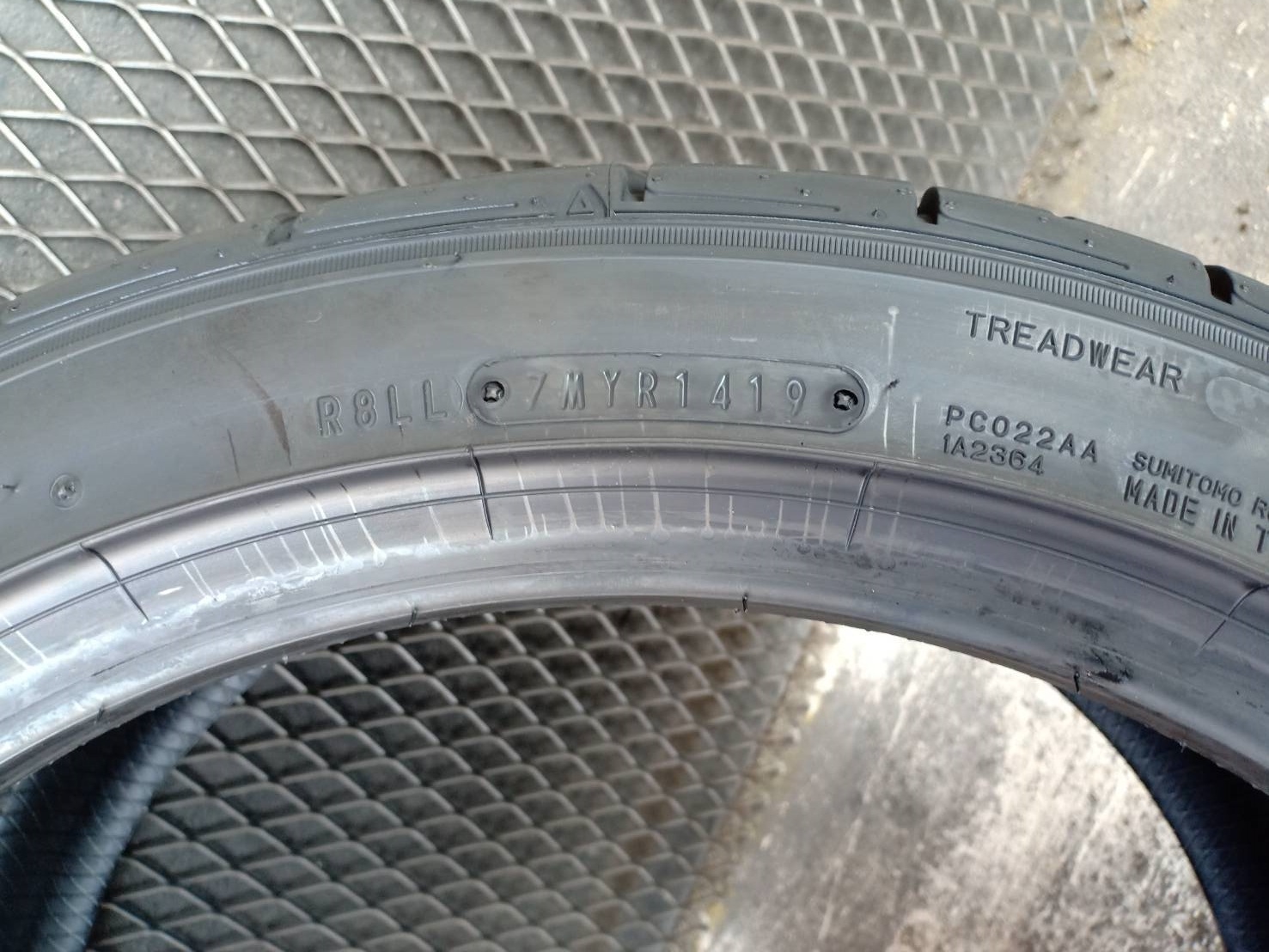 DUNLOP DZ102 235/40R18 ยางใหม่ปี19 ลดราคาพิเศษ