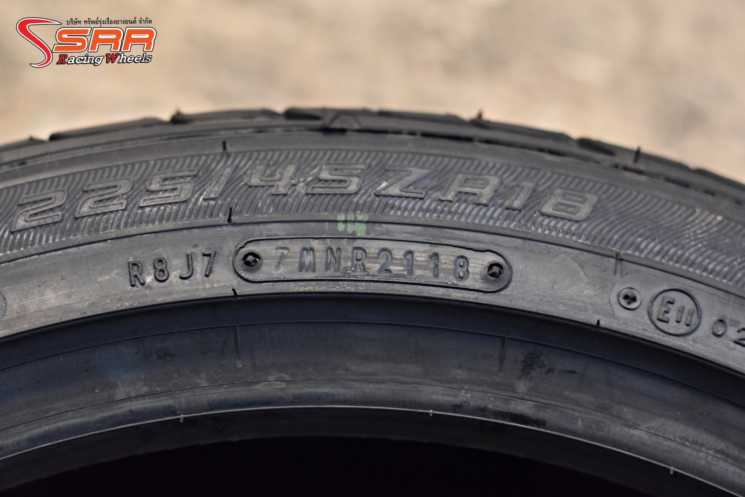 DUNLOP LM704 225/45ZR18 ยางใหม่ ลดราคาพิเศษ เส้นละ 2,500 บาท