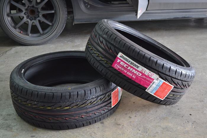 BRIDGESTONE TECHNO SPORTS 215/40R18
