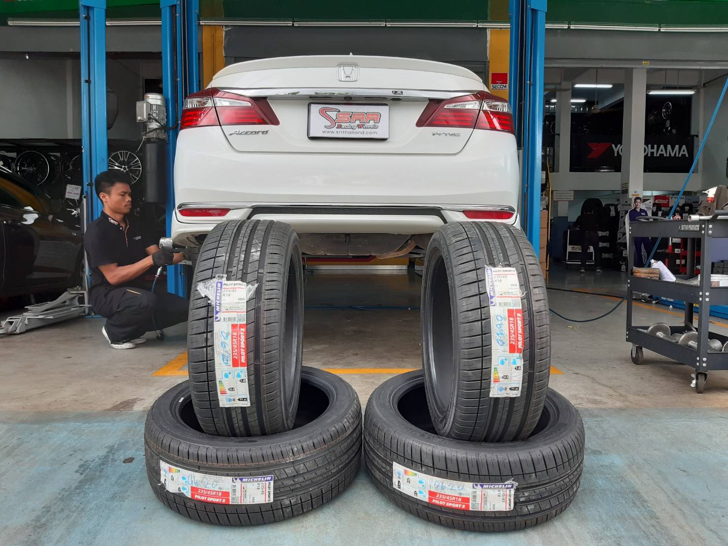 MICHELIN PILOT SPORT3 235/45R18 ยางปี20 ราคาพิเศษ