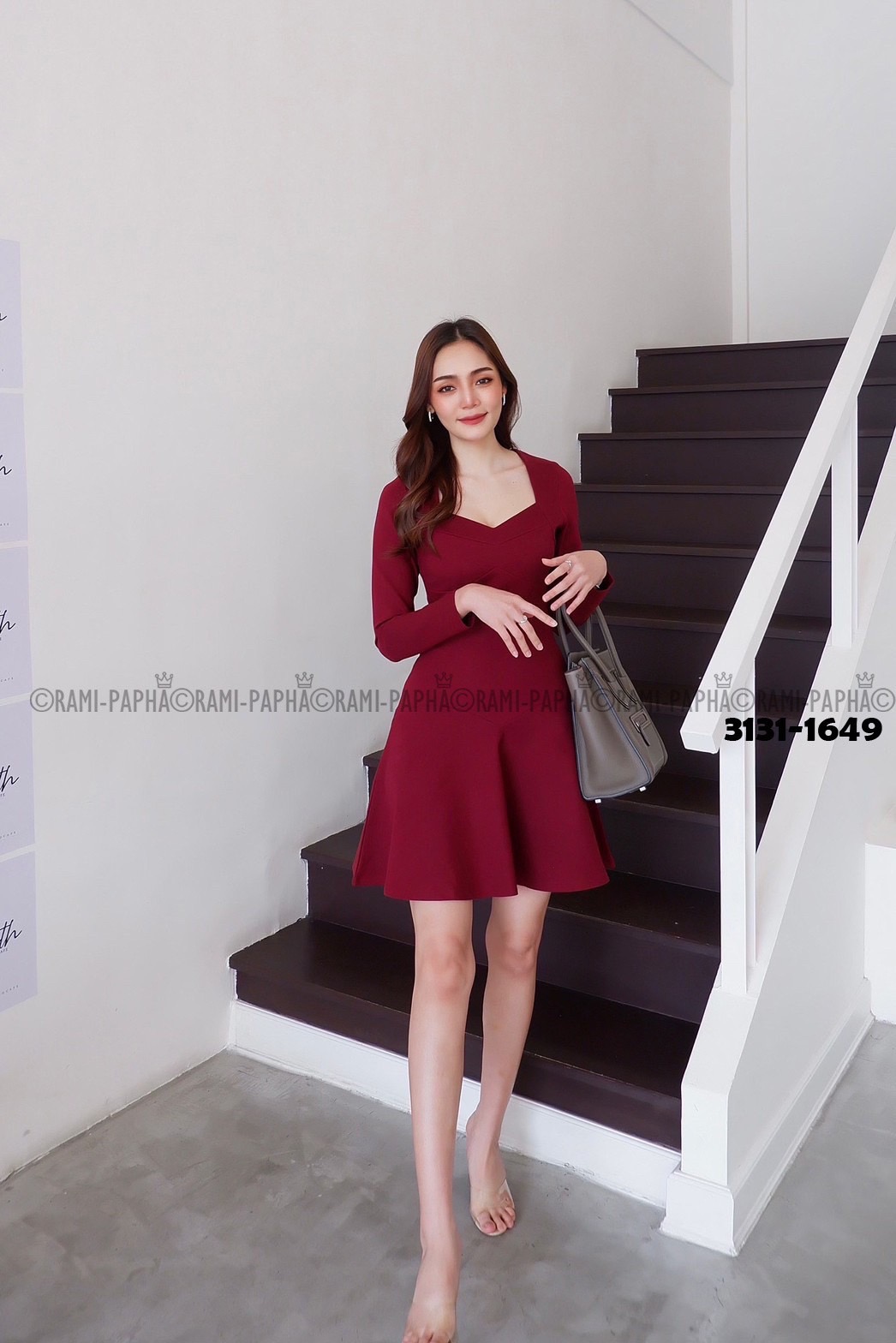 3131-1649 RED เดรสคอเหลี่ยม เนื้อผ้าหนานิ่มยืดหยุ่นเก็บทรงอย่างดี