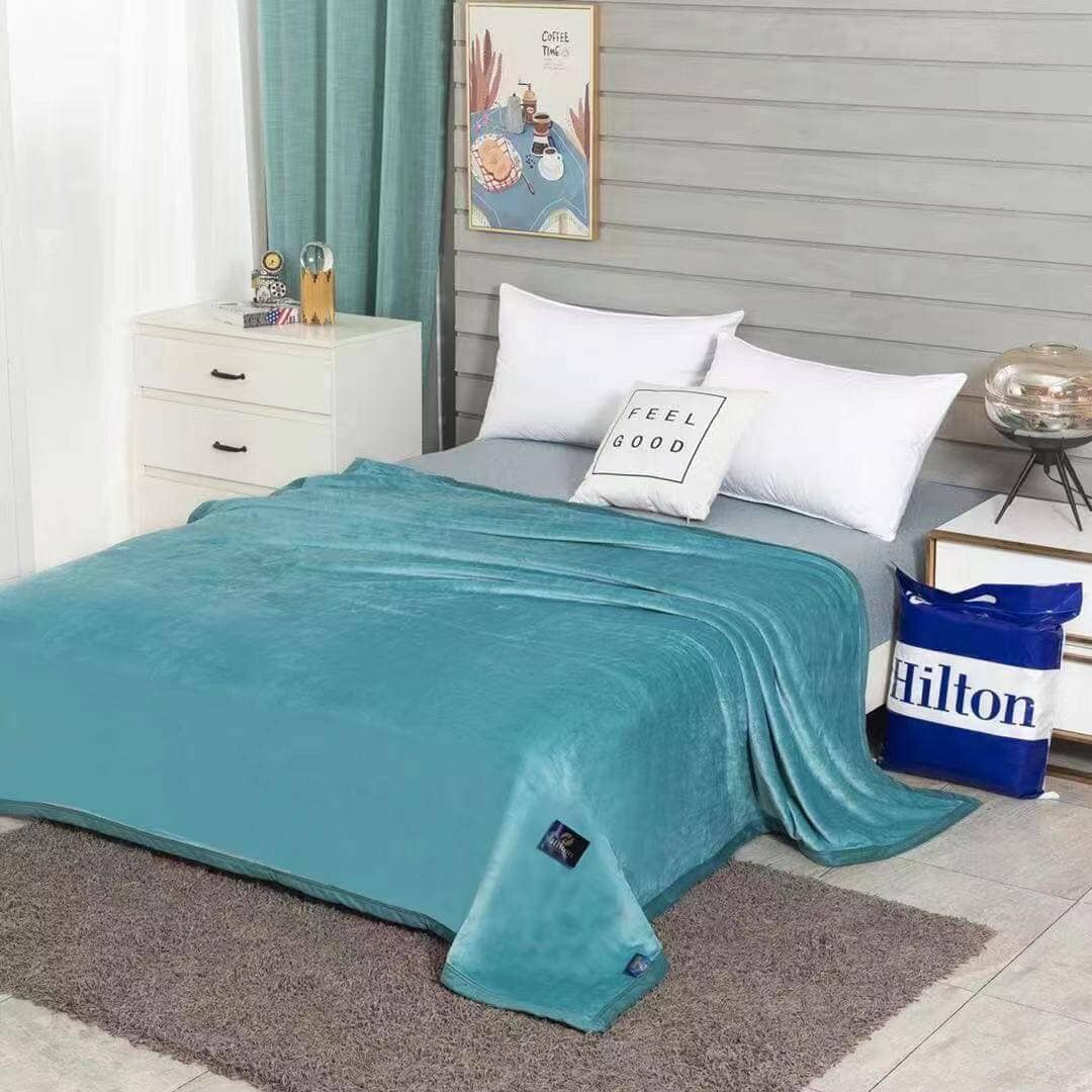 ผ้าห่มนาโนรุ่นหนานุ่มสีพื้น 6 ฟุต Hilton (1.2kg) (12 ผืนคละสี)