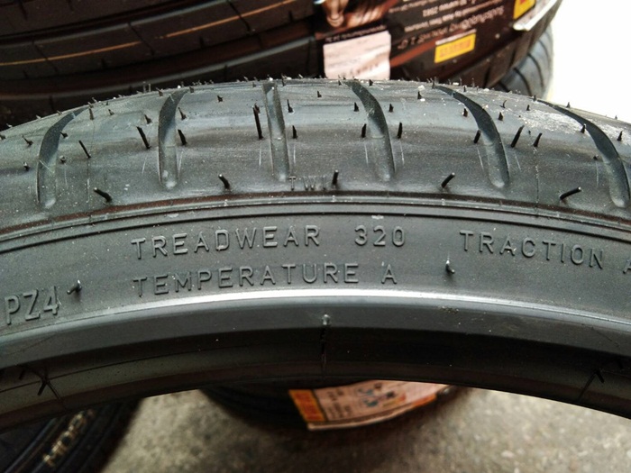 PIRELLI P ZERO PZ4 RUNFLAT (MOE) 275/30R20