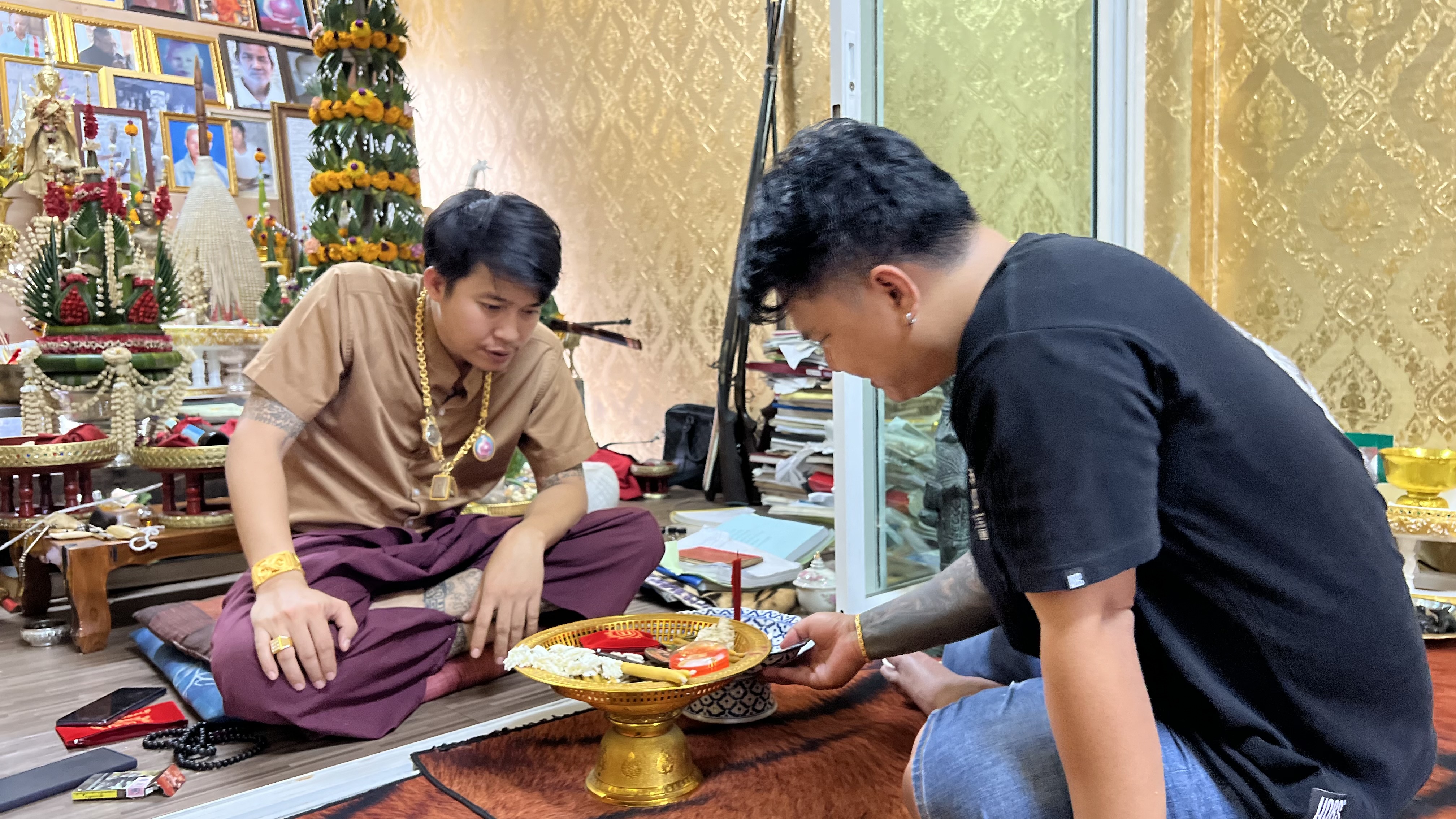 ล็อคเก็ตขุนแผน อาจารย์ เวียง ขุนแผน รวมยันต์สายแห่พระเจ้า