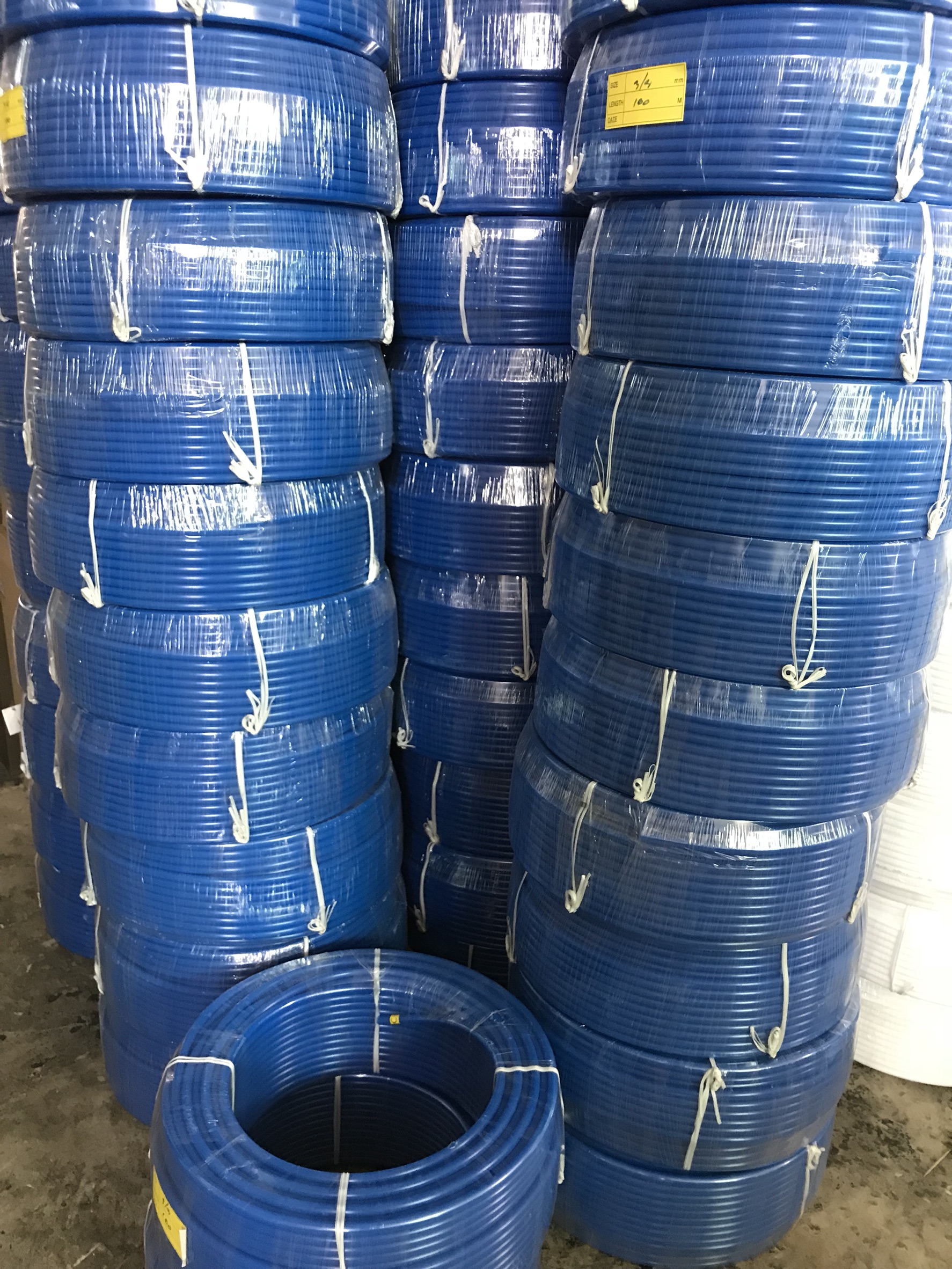 ท่อสายน้ำ PE ขนาด 3/8" (3 หุน) ยกทั้งม้วน หรือตัดแบ่งขาย สีน้ำเงิน