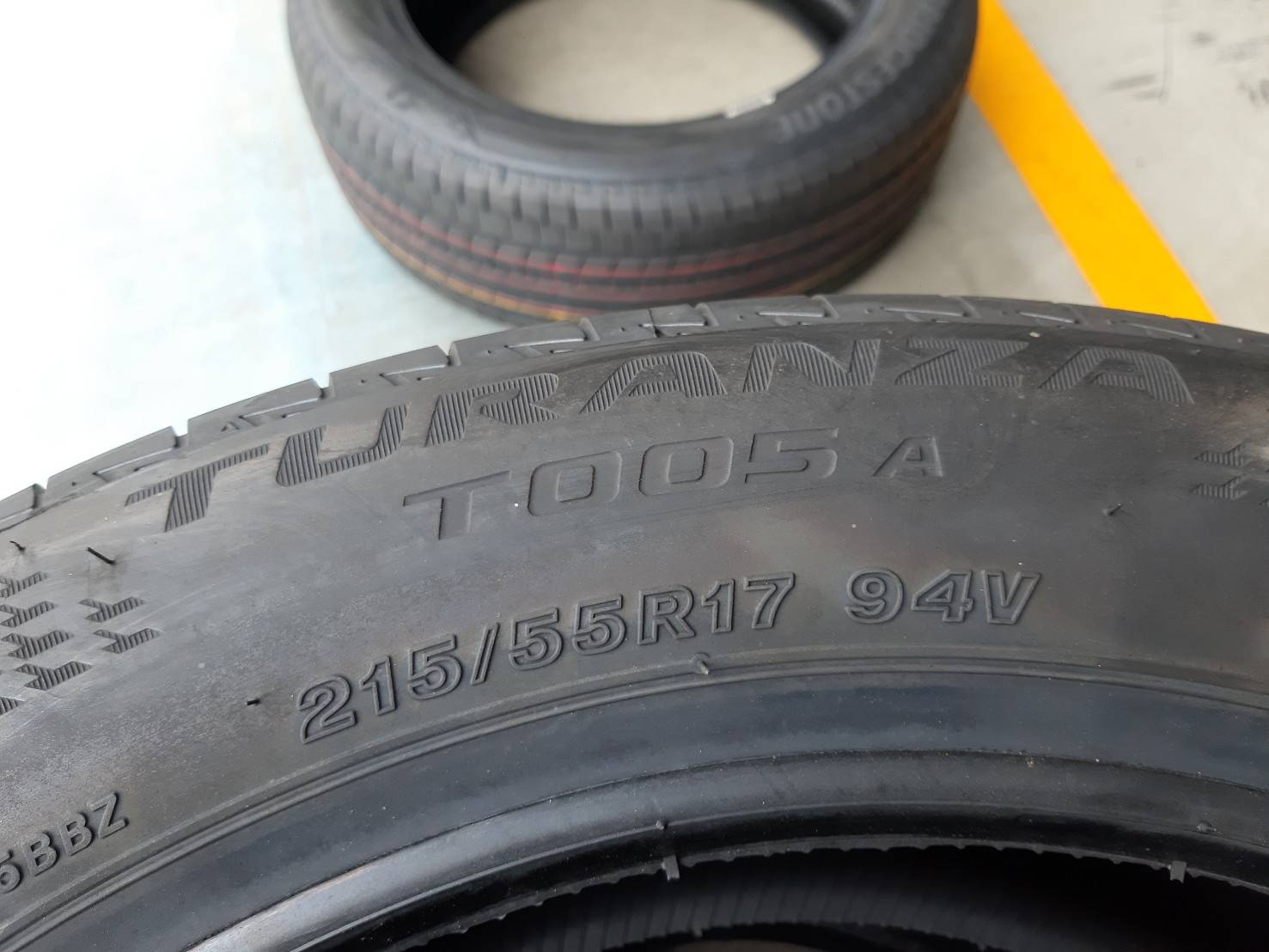 BRIDGESTONE TURANZA T005A 215/55R17 ยางใหม่ ราคาพิเศษ