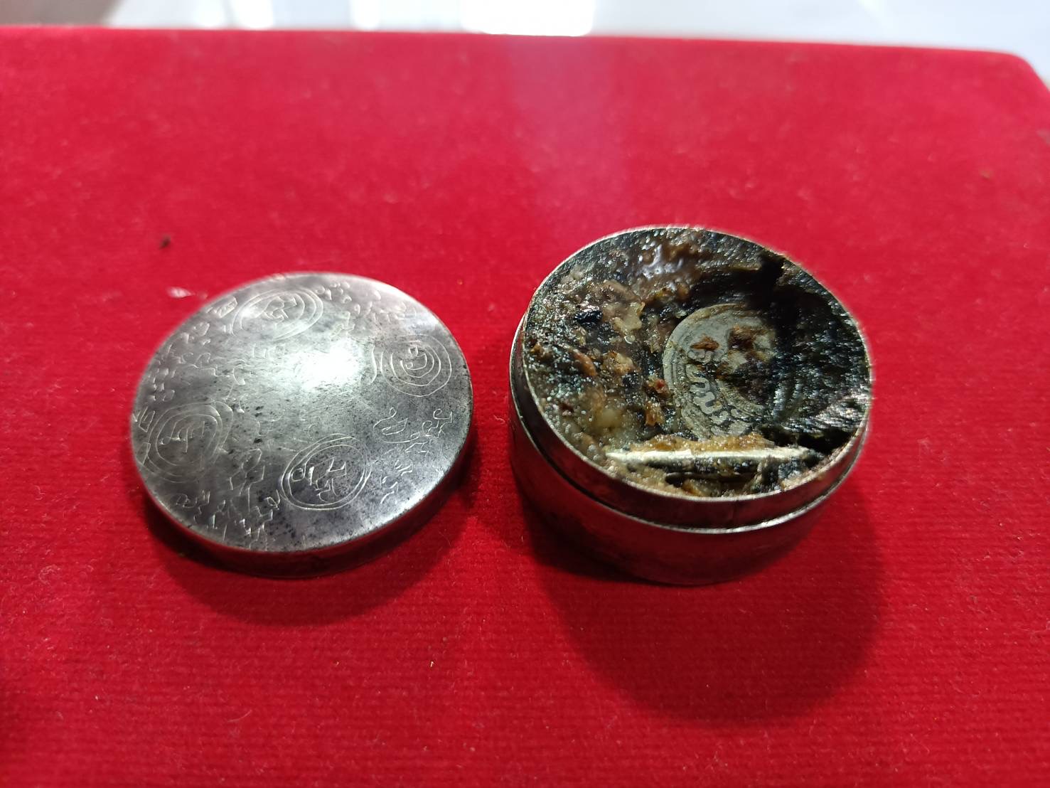 สีผึ้งรวมเกจิและฆราวาสที่มีชื่อเสียงในเขตประเทศไทยและเขมร