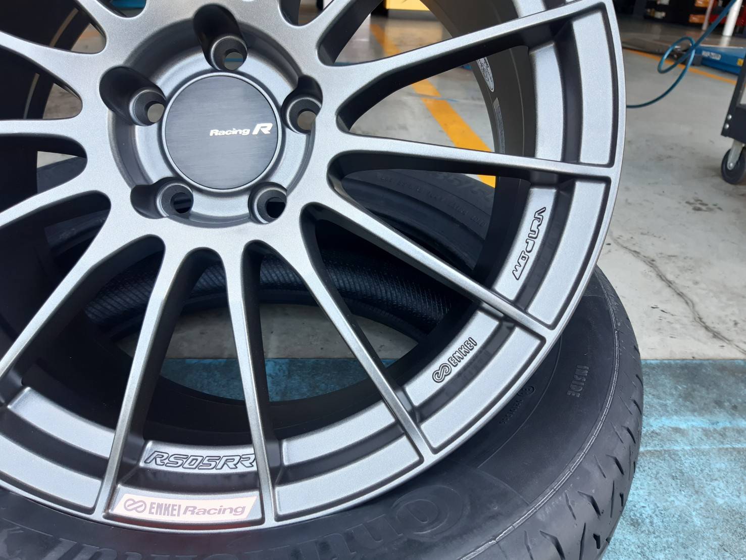 ENKEI RS05RR ล้อแท้ญี่ปุ่น ขอบ18 5x114.3 ET+35 Matte Dark Gunmetallic