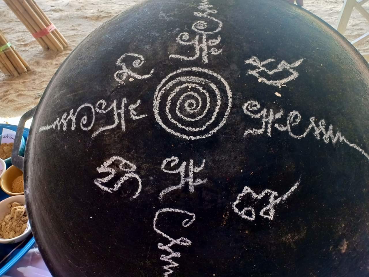 ผ้ายันต์เจ็ดนารีพันหลัก