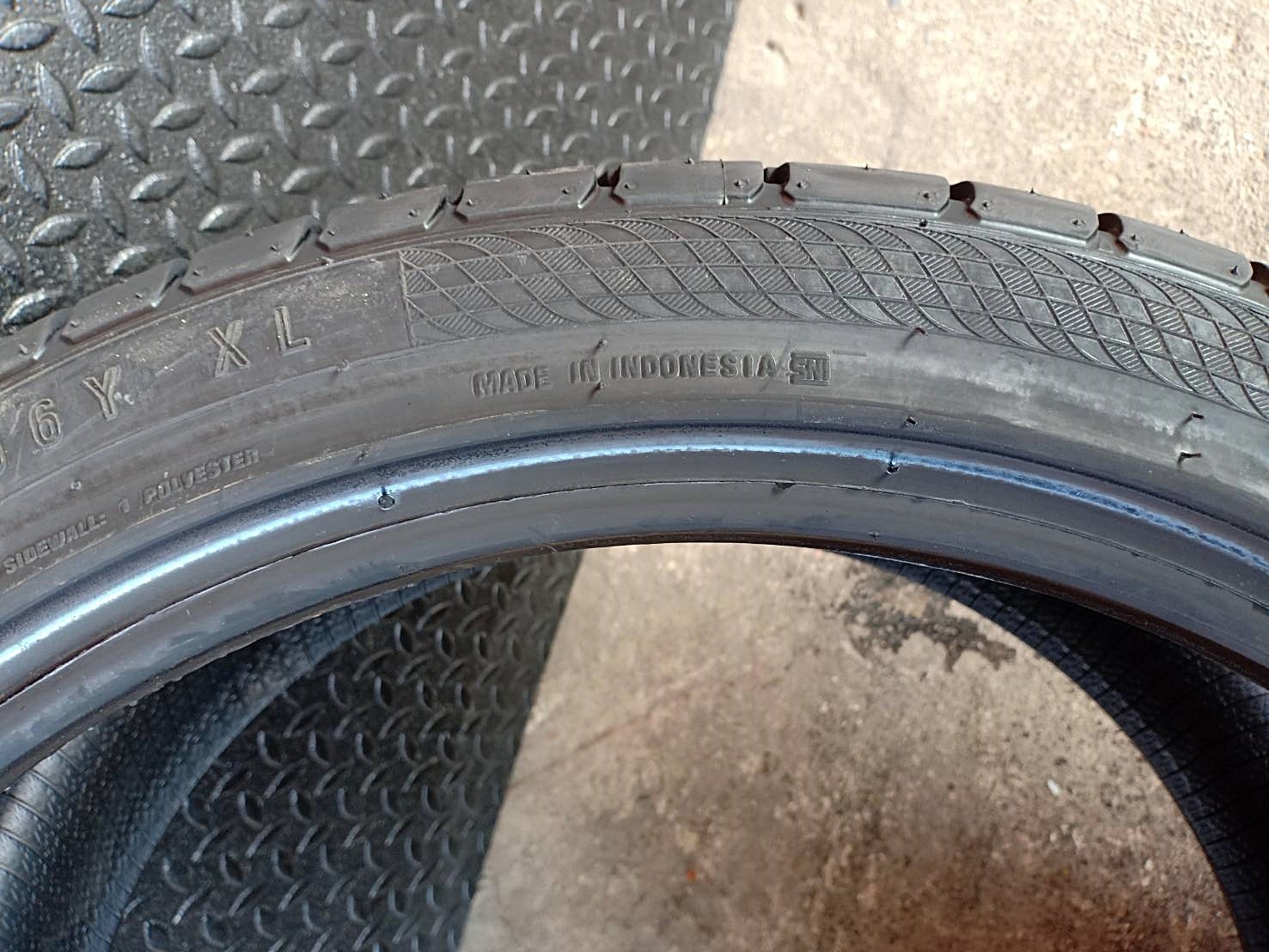 ACCELERA PHI 235/40ZR19 ยางปี19 เส้นละ 3,800 บาท