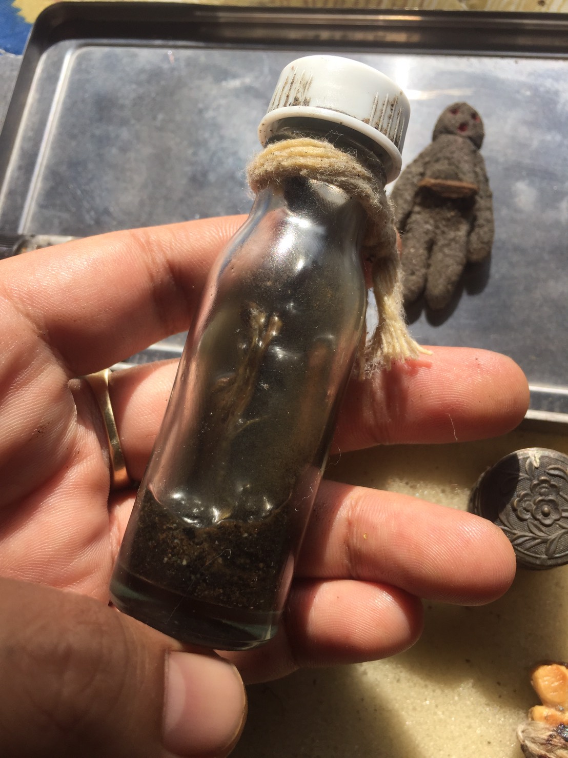 กุมารทองในขวดน้ำมันพรายแม่น้ำฝนพร้อมตะกรุด ผงพราย59ตน ว่านดอกทอง อาจารย์เปล่ง