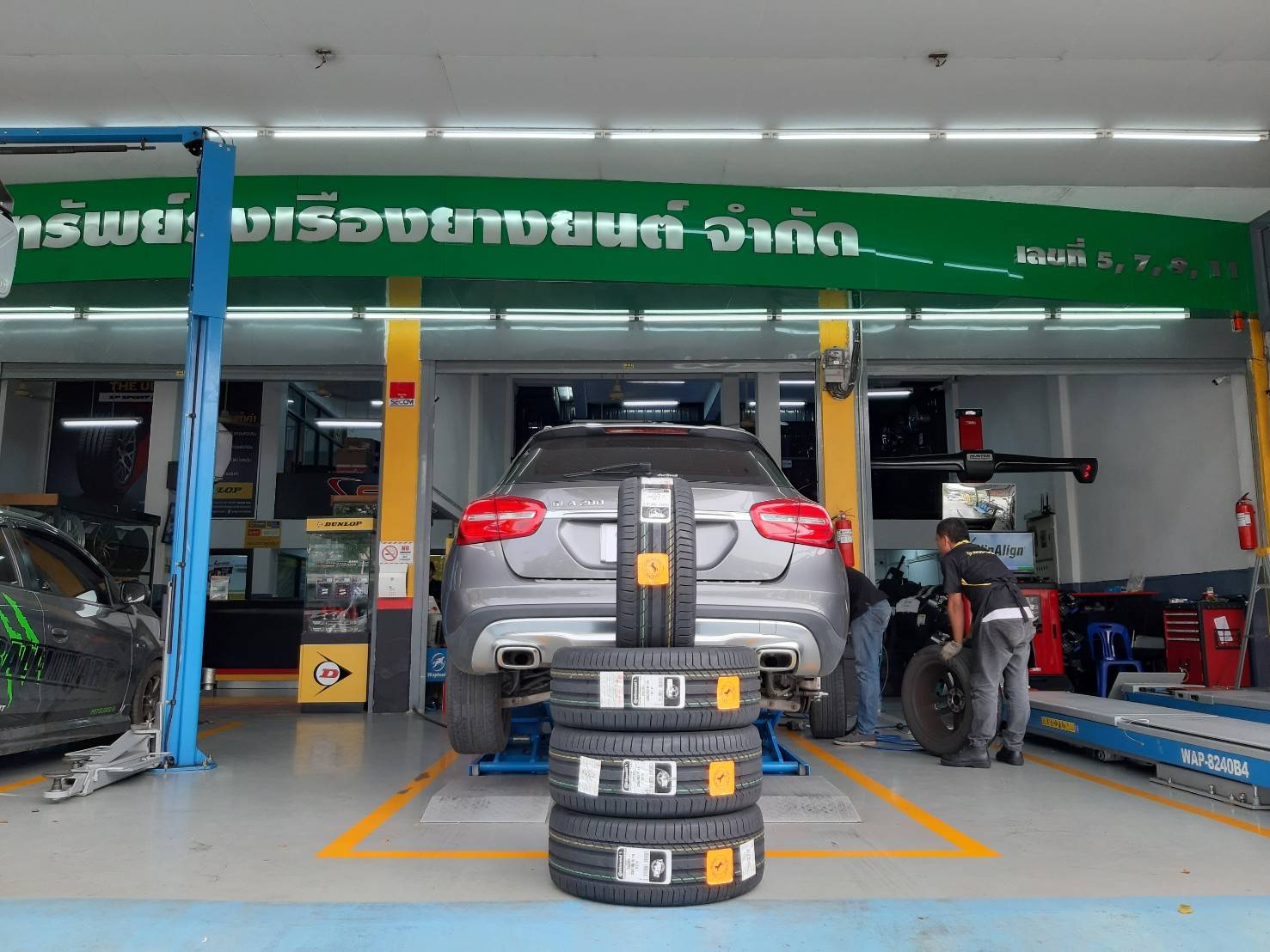 CONTINENTAL ContiSportContact 5 SUV MOE SSR 235/50R18 ยางรันแฟลต สำหรับใส่BENZ GLA