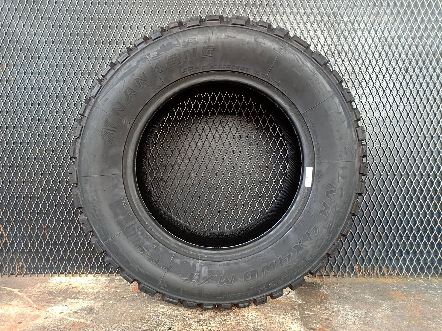 NANKANG FT-9 265/65R17 ยางมัดเทอร์เรน เส้นละ 5,500 บาท