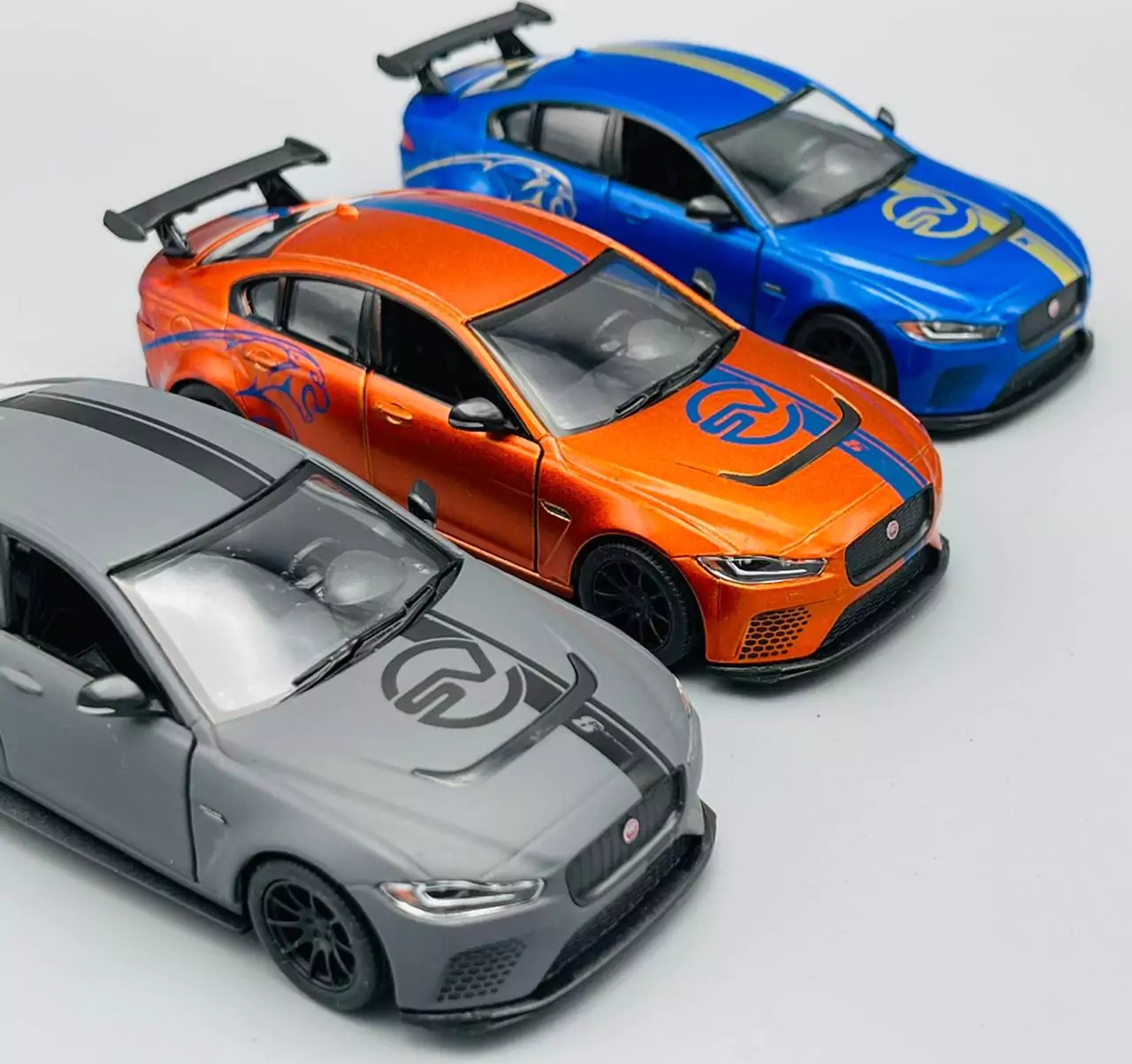 Jaguar XE SV Project 8 Scale 1:38 โมเดลรถเหล็ก (ปลีก-ส่ง)