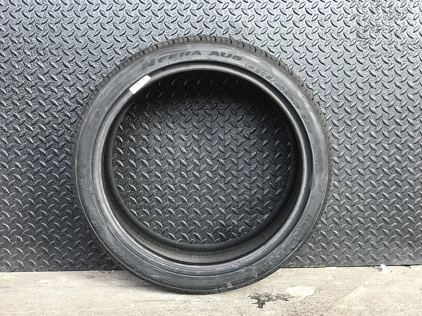 ROADSTONE NFERA AU5 205/40ZR17 ยางเกาหลี ซื้อ1แถม1