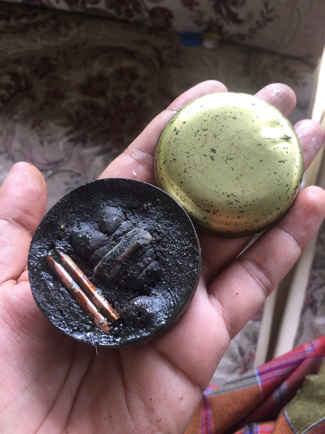 หัวเชื้อสีผึ้งพรายแม่น้ำฝน ตลับครู อาจารย์เปล่งบุญยืน