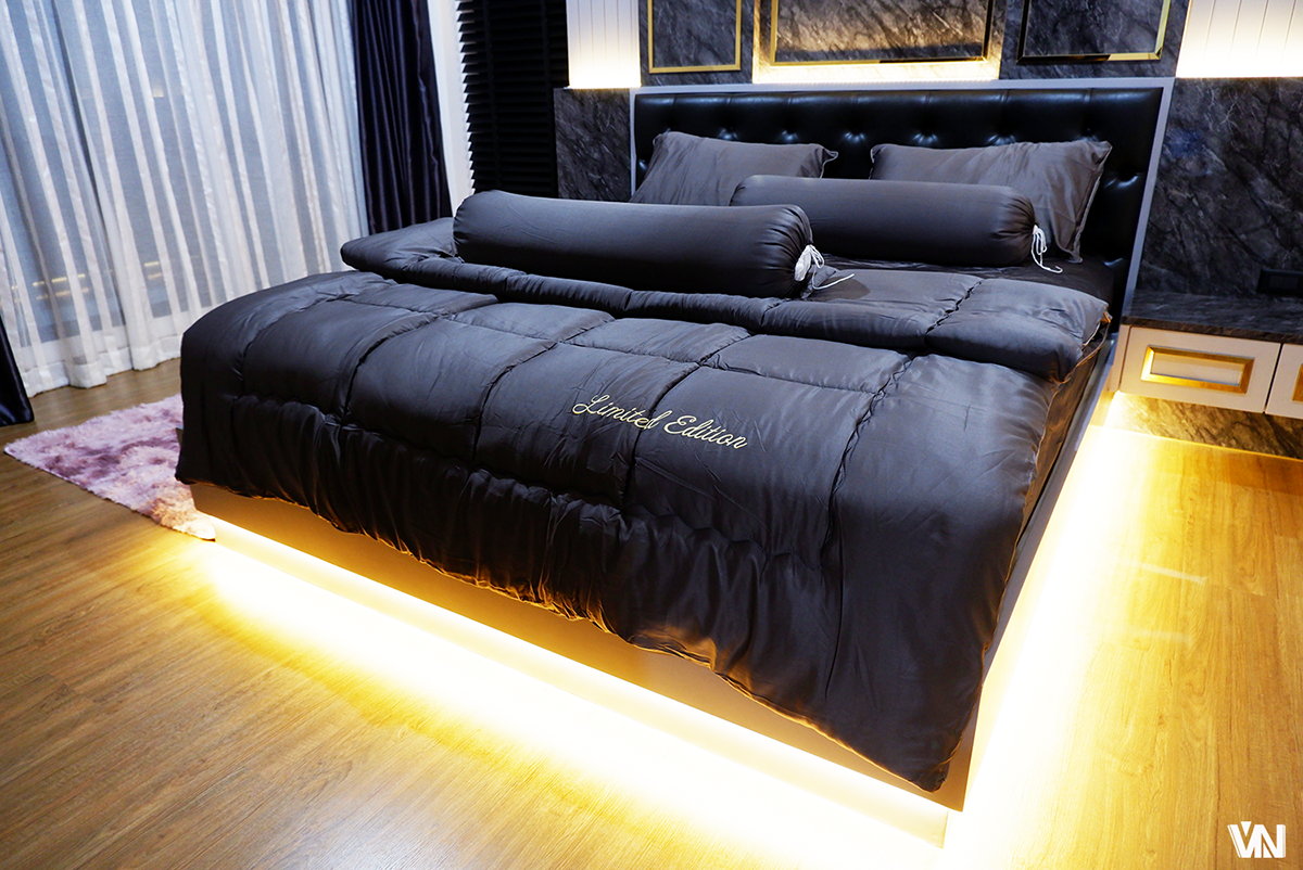 ชุดนวมเช็ตผ้านวมใยไหมซาติน 6 ฟุต ( 6 ชุดคละสี )