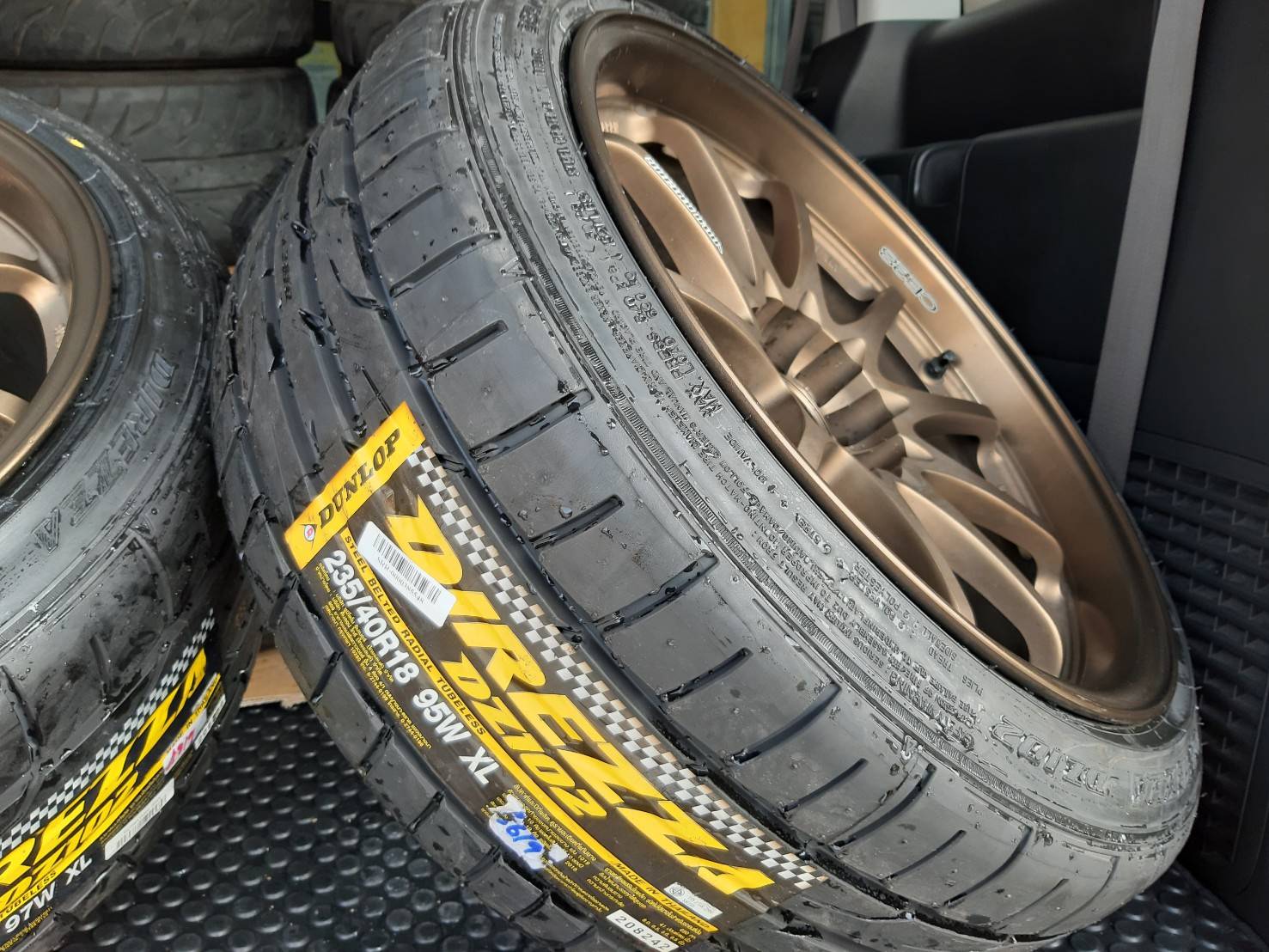DUNLOP DZ102 235/40R18 ยางใหม่ปี19 ลดราคาพิเศษ