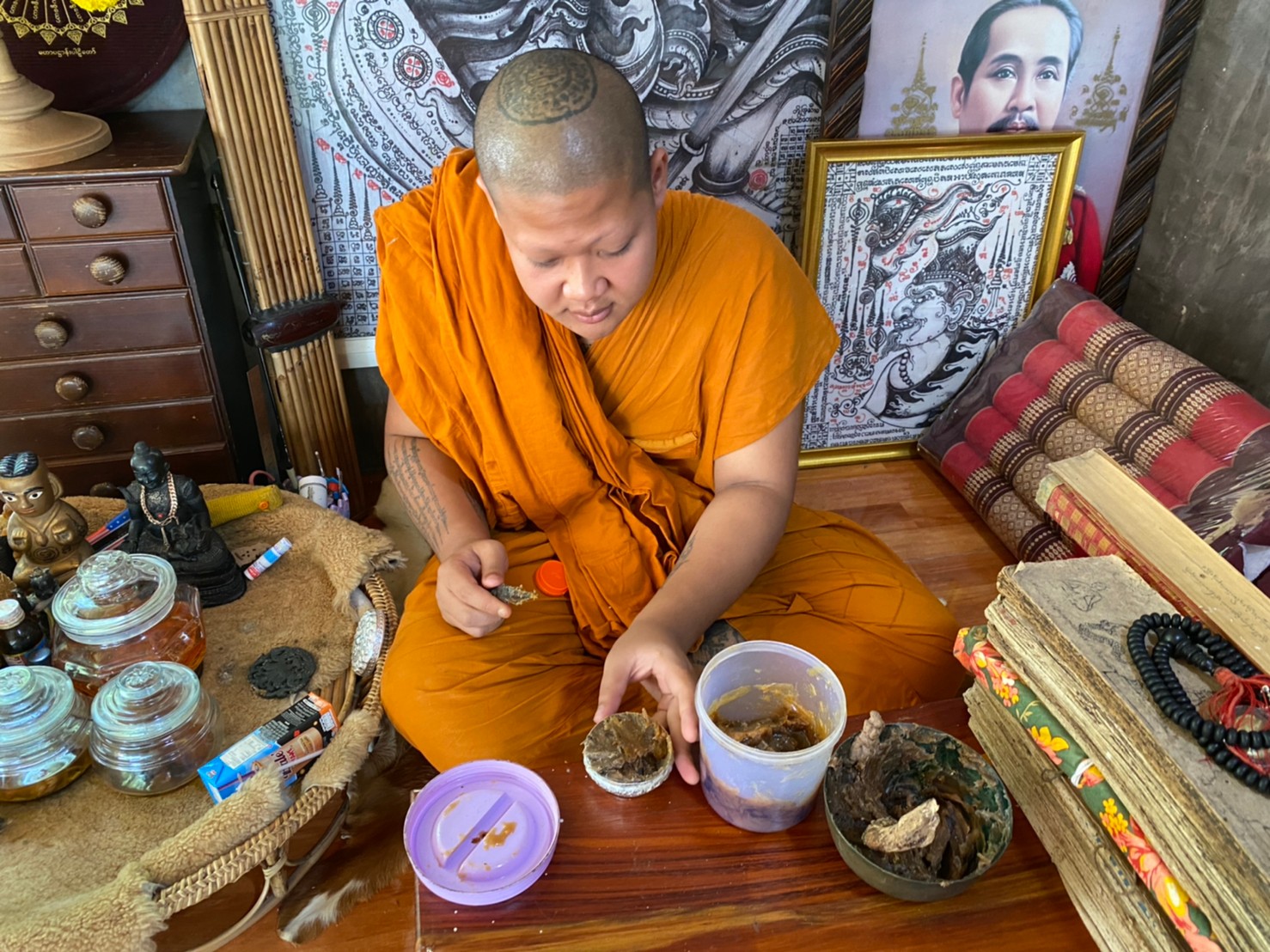 ⭕️ สีผึ้งพรายเศรษฐี พระอาจารย์บุณยกร ฐิตปุญโญ