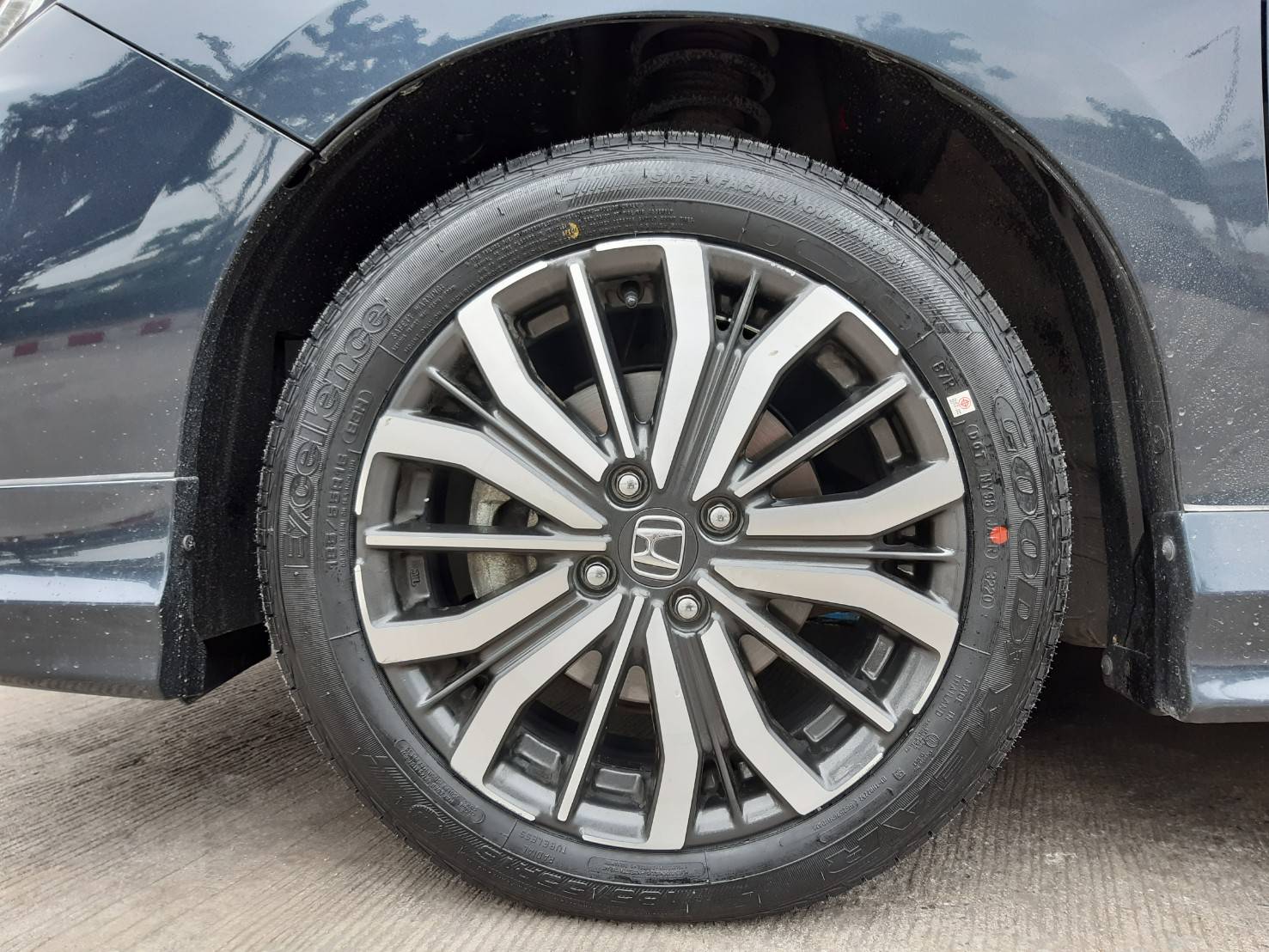 GOODYEAR EXCELLENCE 185/55R16 ยางใหม่ปี20 ราคาพิเศษ