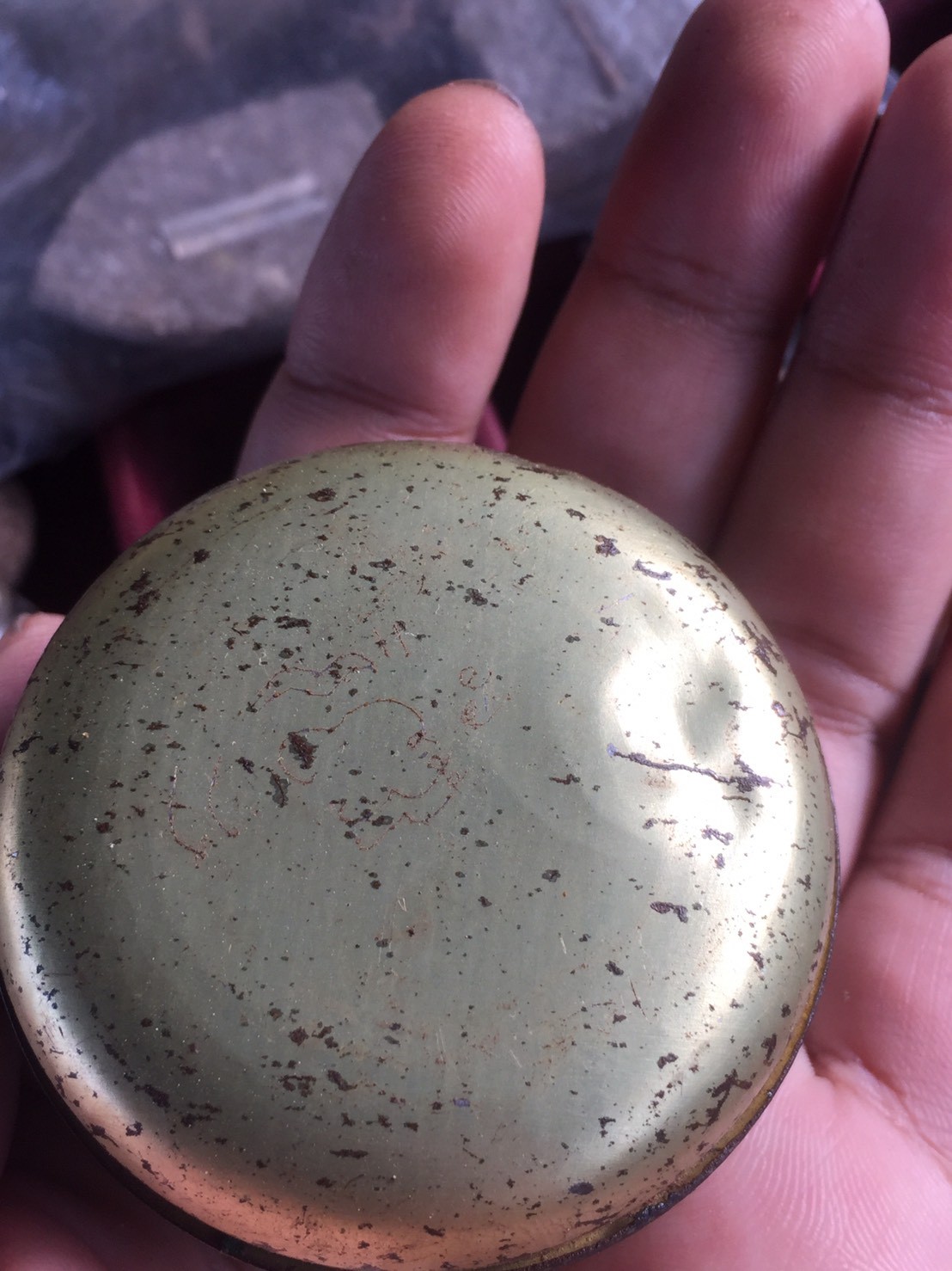 หัวเชื้อสีผึ้งพรายแม่น้ำฝน ตลับครู อาจารย์เปล่งบุญยืน