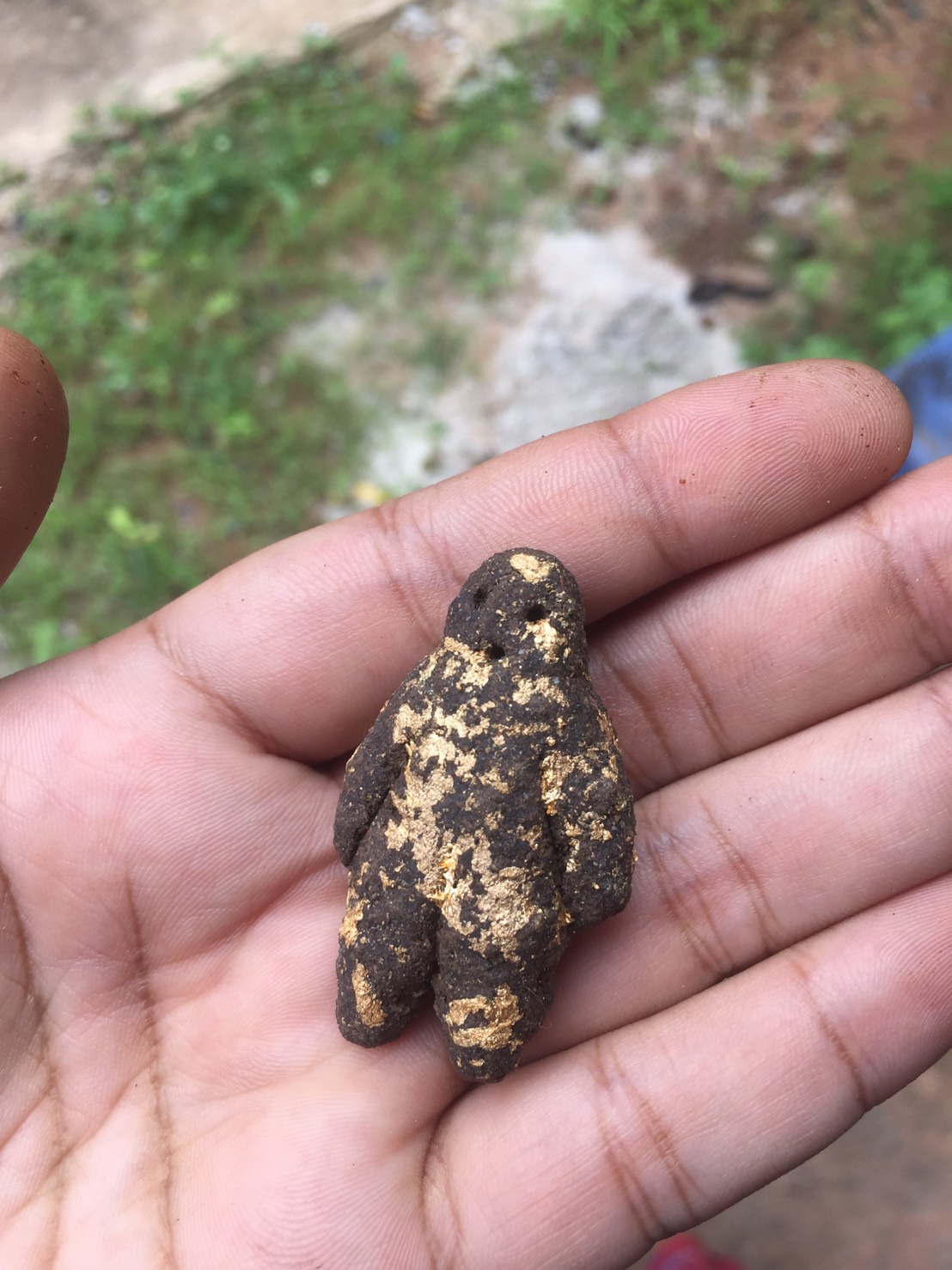 หุ่นพยนต์รุ่นแรกรุ่นเดียวอาจารย์เปล่ง บุญยืน