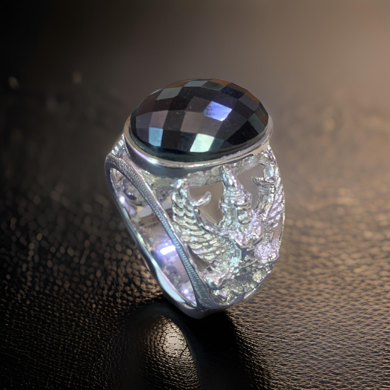แหวนมณีนิลแท้ เมืองกาญจนบุรี ฉลุลายพญาครุฑ พร้อมส่งไซส์ 57 (N0.A650)