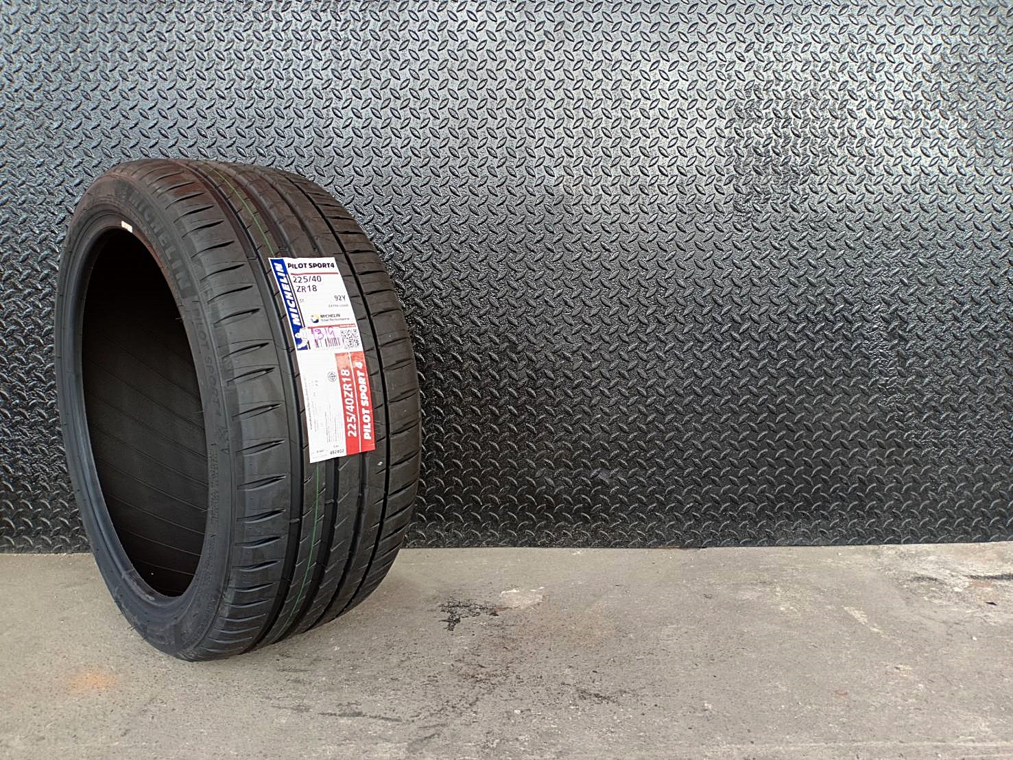 MICHELIN PILOT SPORT 4 225/40ZR18 ยางสปอร์ตปี19