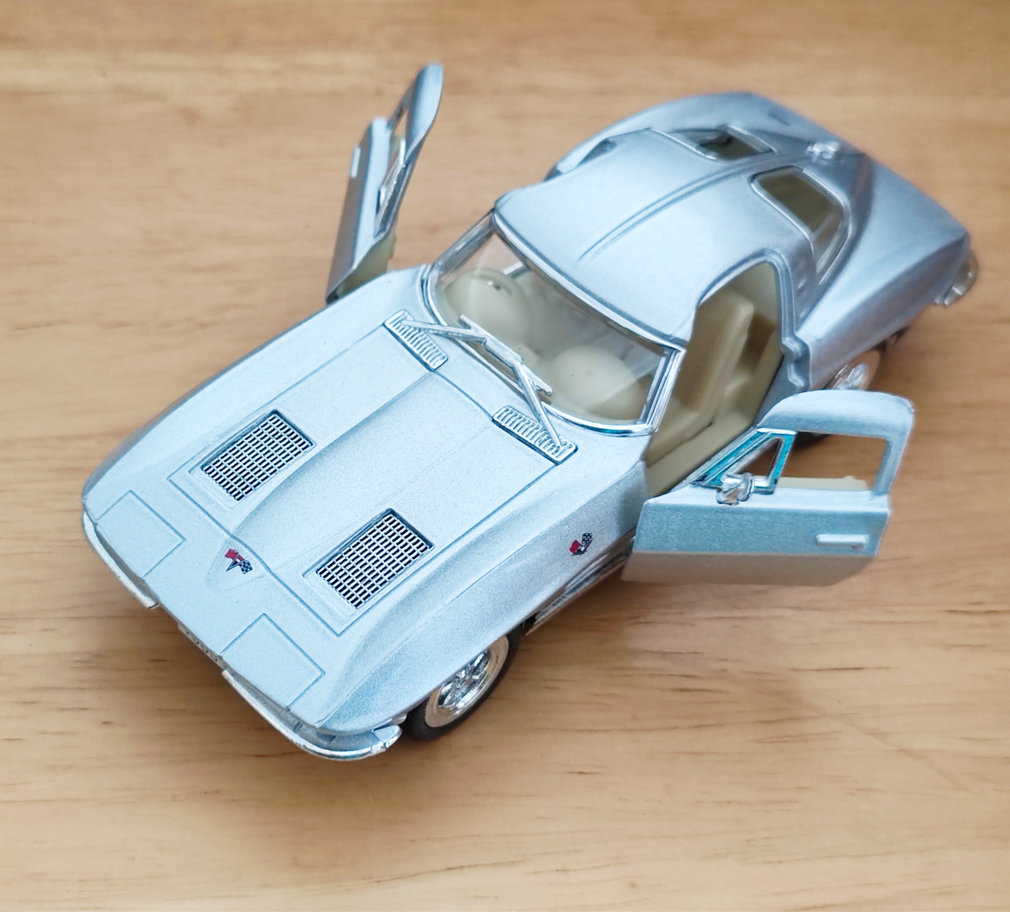 1963 Corvette Sting Ray โมเดลรถเหล็ก (ปลีก-ส่ง)